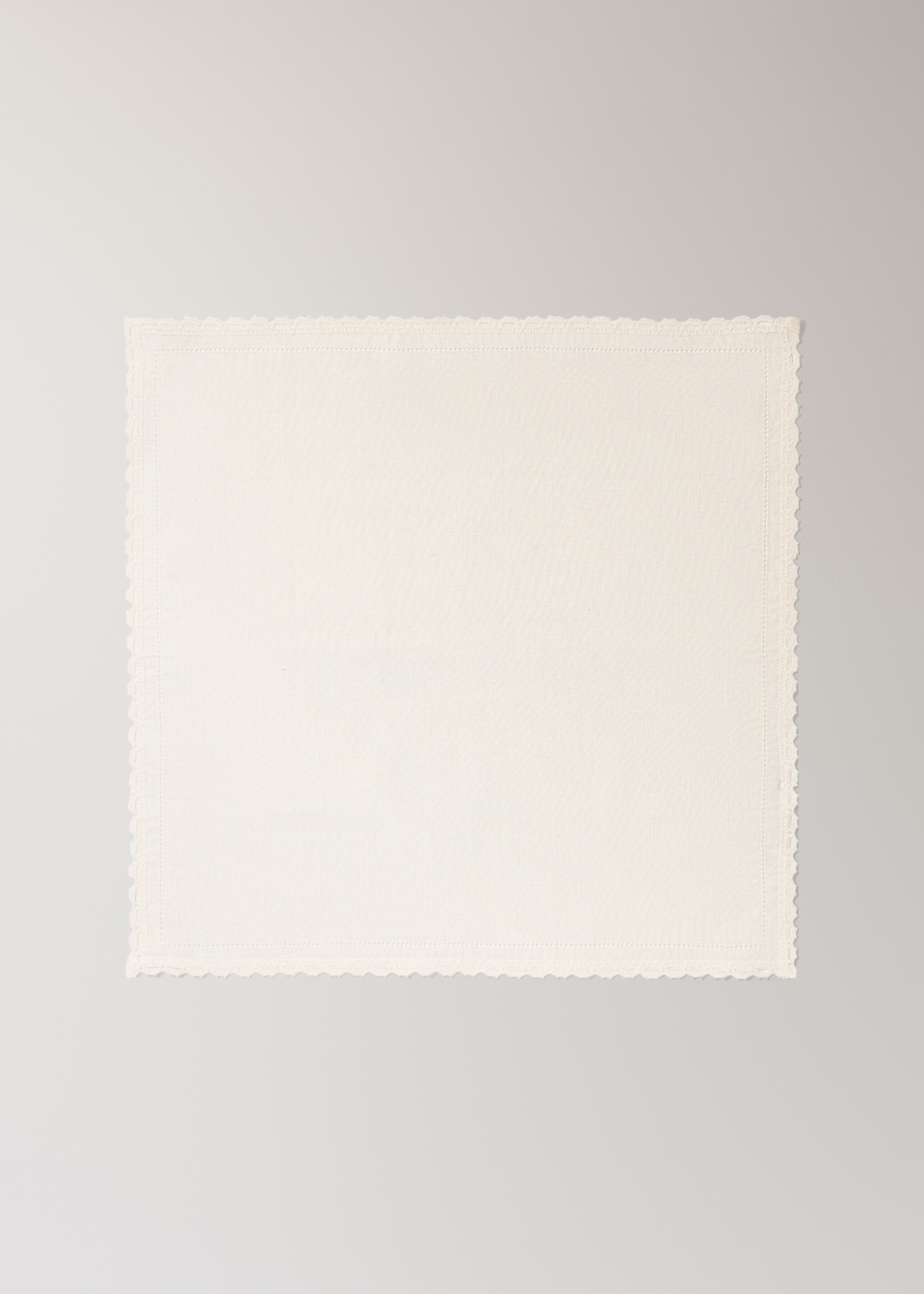 Linen napkins with lace edging - Article without model, Ecru. Ref: 87083307-00.