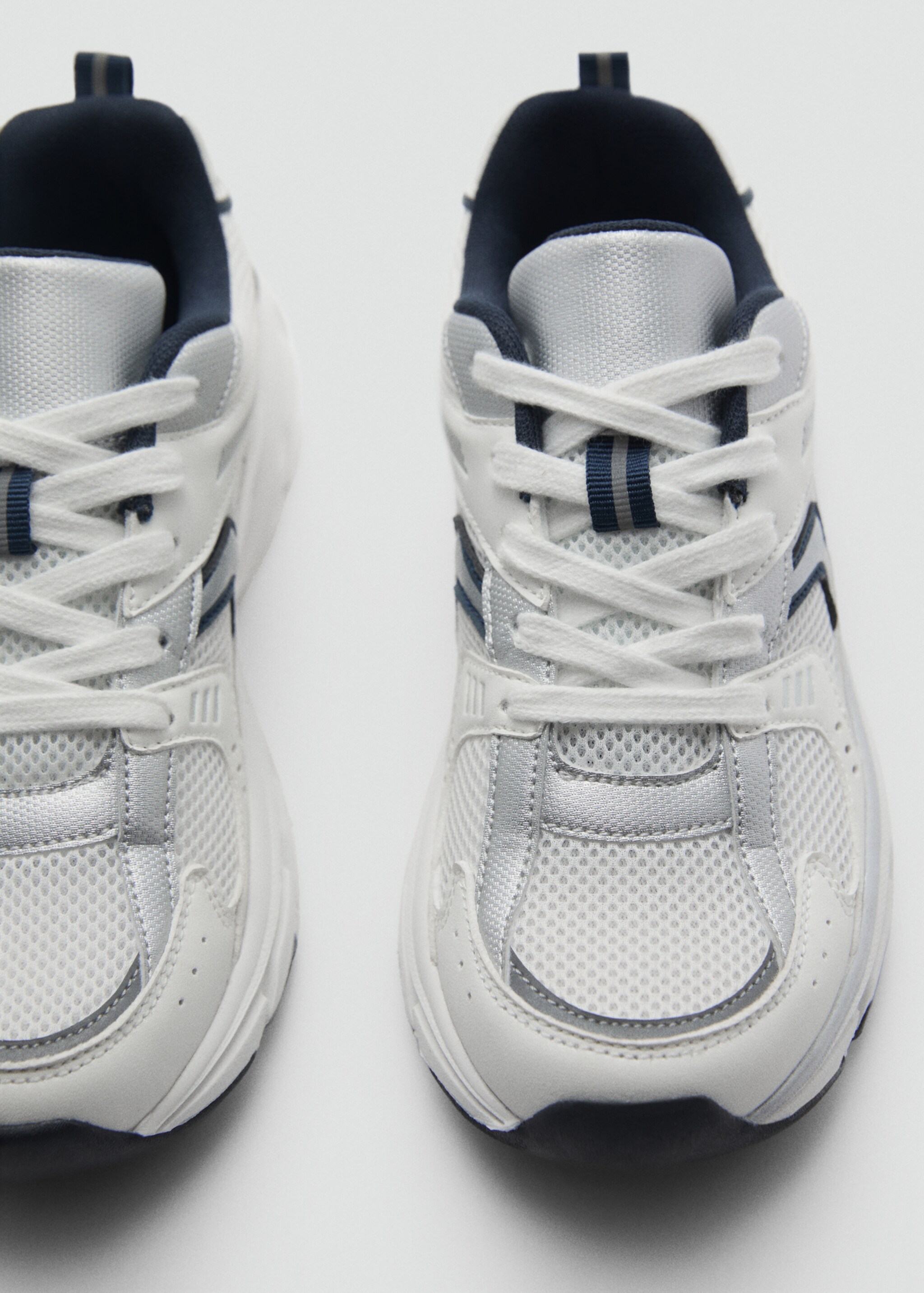 Baskets bicolores - Détail de l'article 2, Blanc. Ref: 87083638-00.