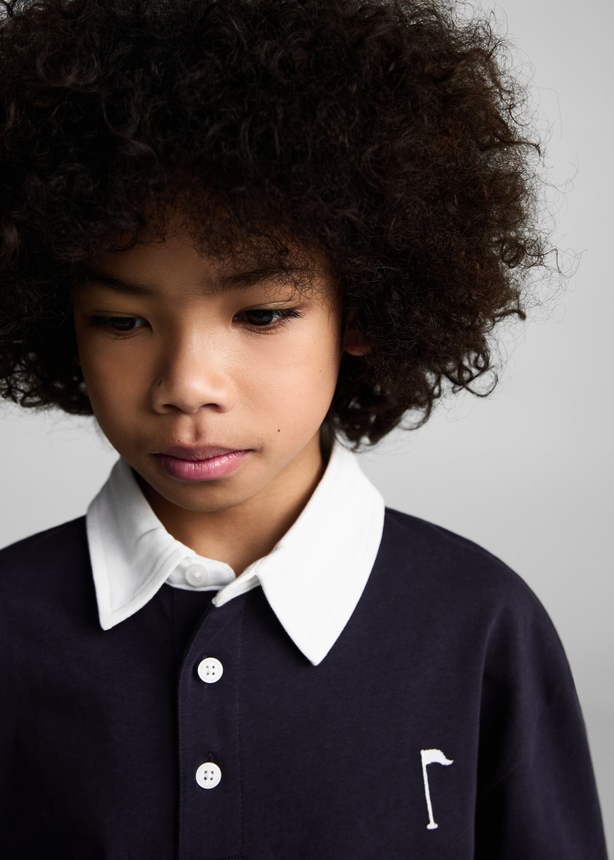 Polo cotó coll contrast - Detall de l'article 1, Blau marí fosc. Ref: 87083641-00.