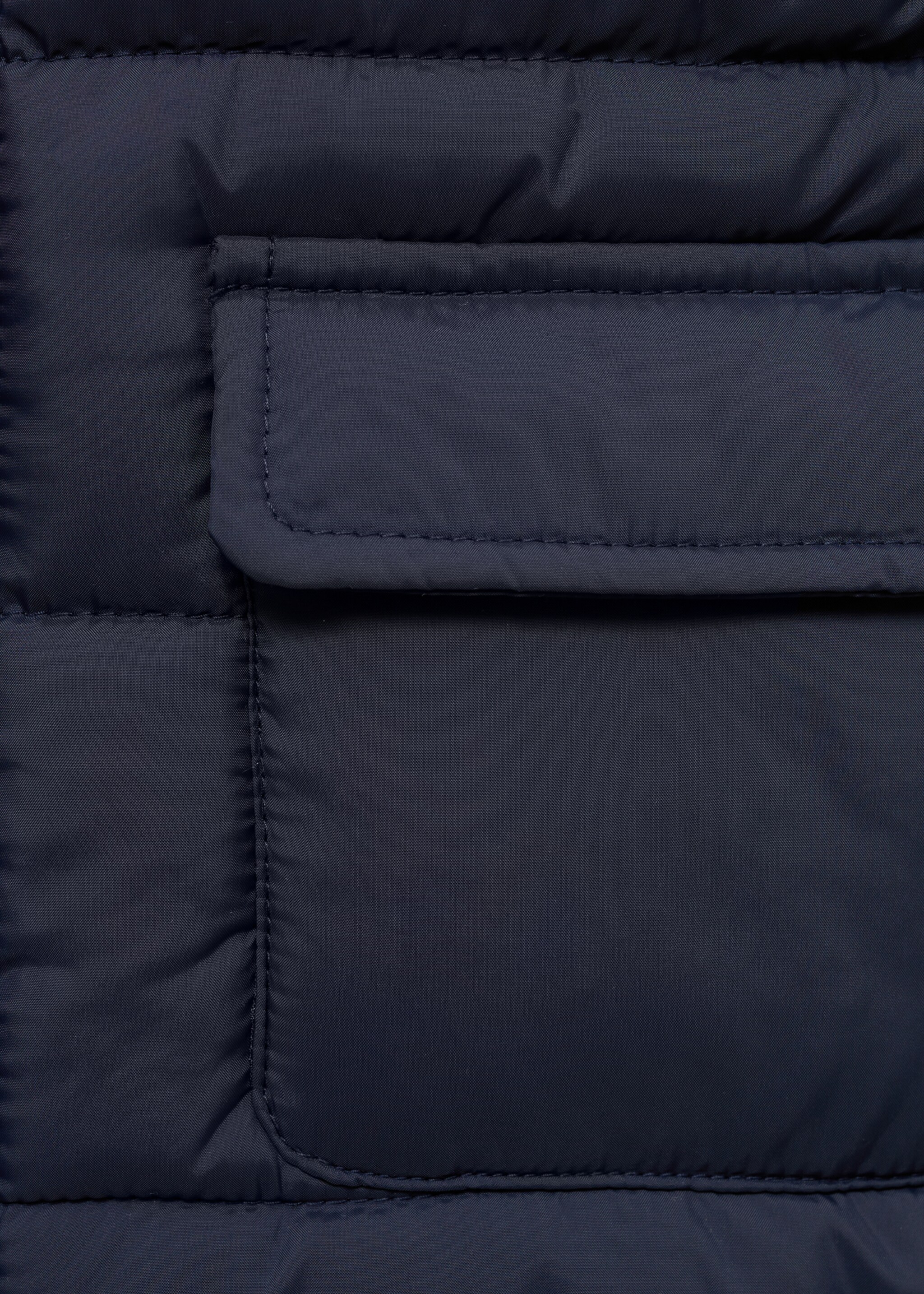 Quilted gilet with pockets - Details of the article 8, Dark Navy. Ref: 87083644-00.