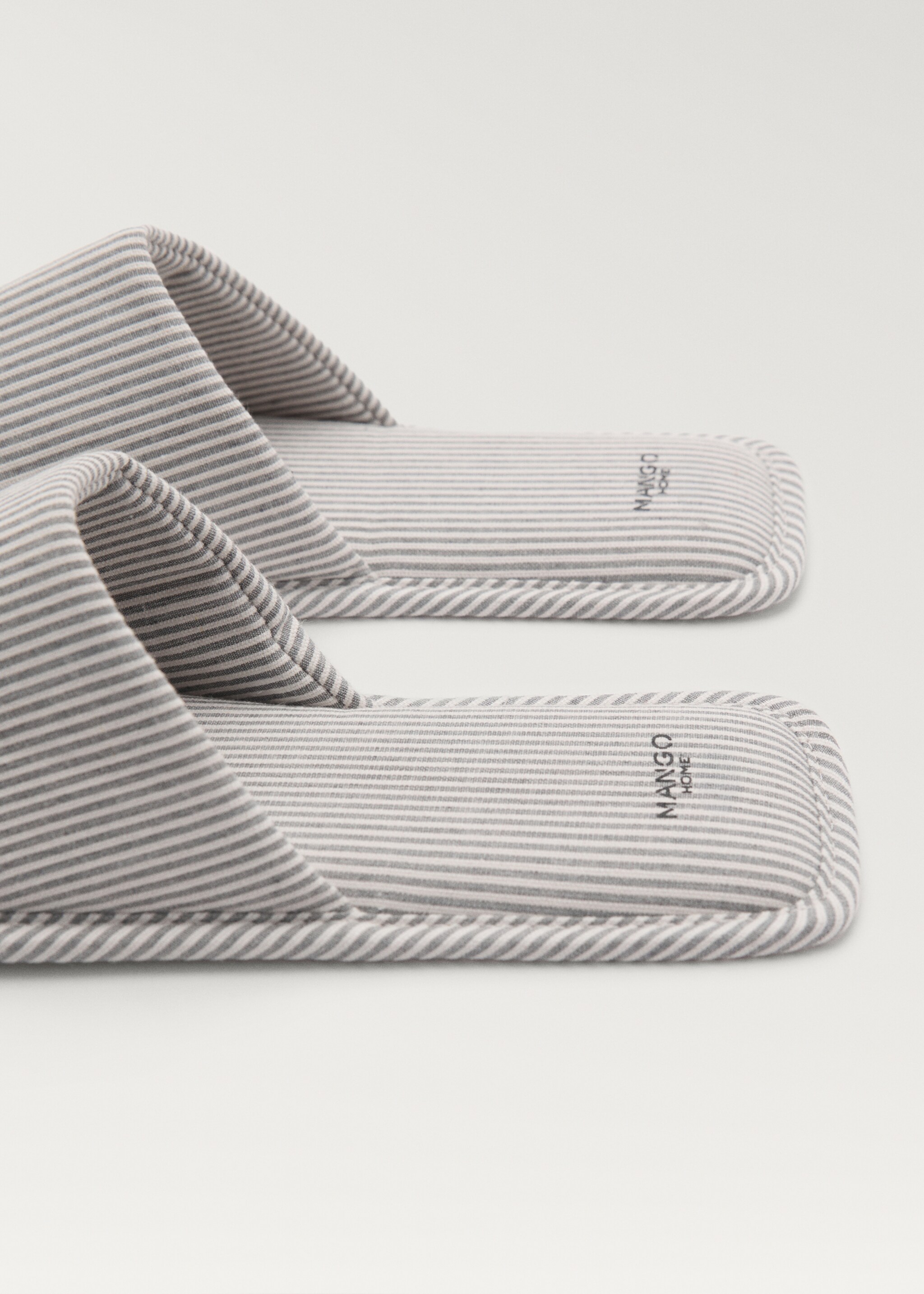 Thin woven-striped trainers - Details of the article 2, Medium Grey. Ref: 87083646-00.