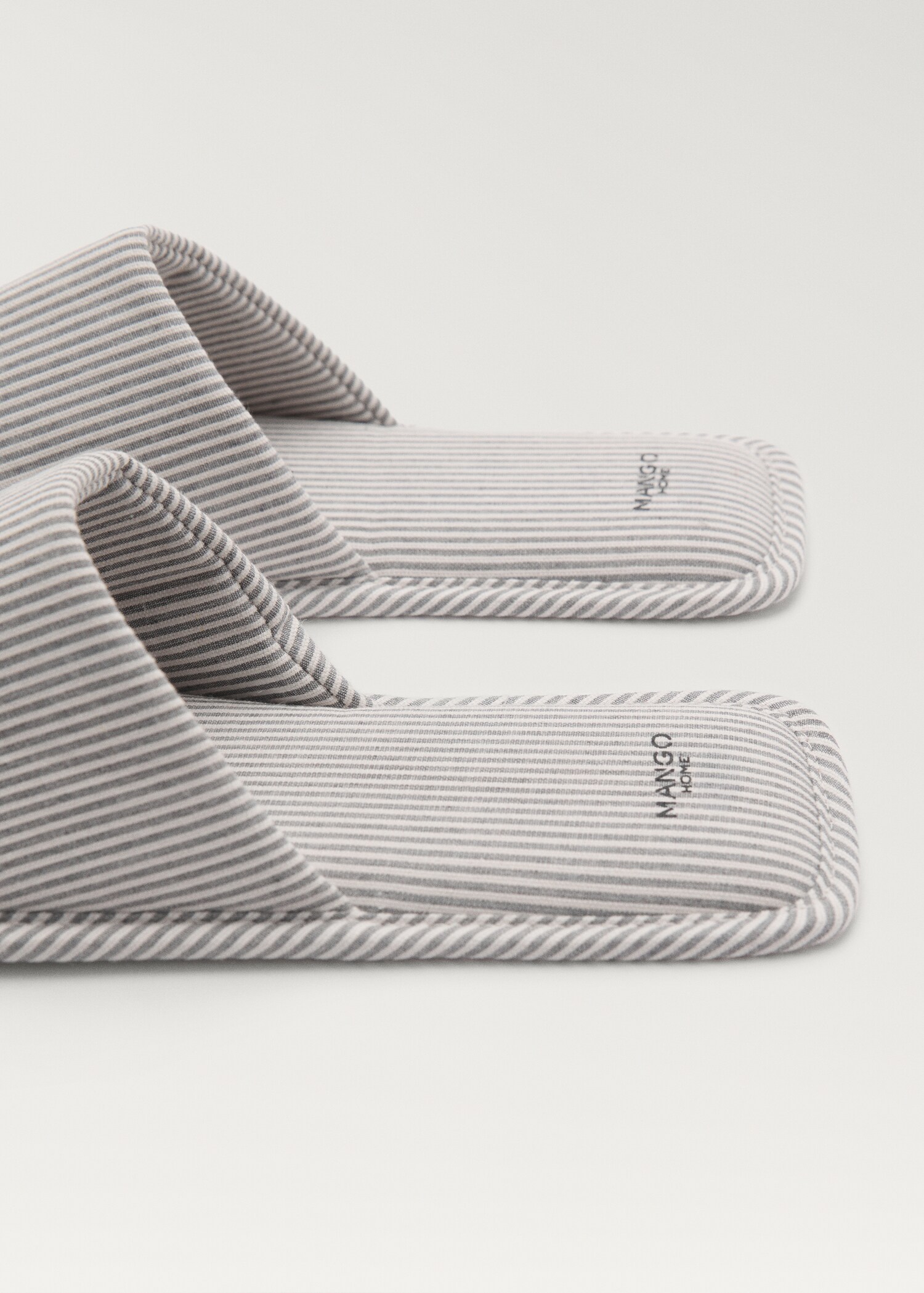 Thin woven-striped trainers - Details of the article 2