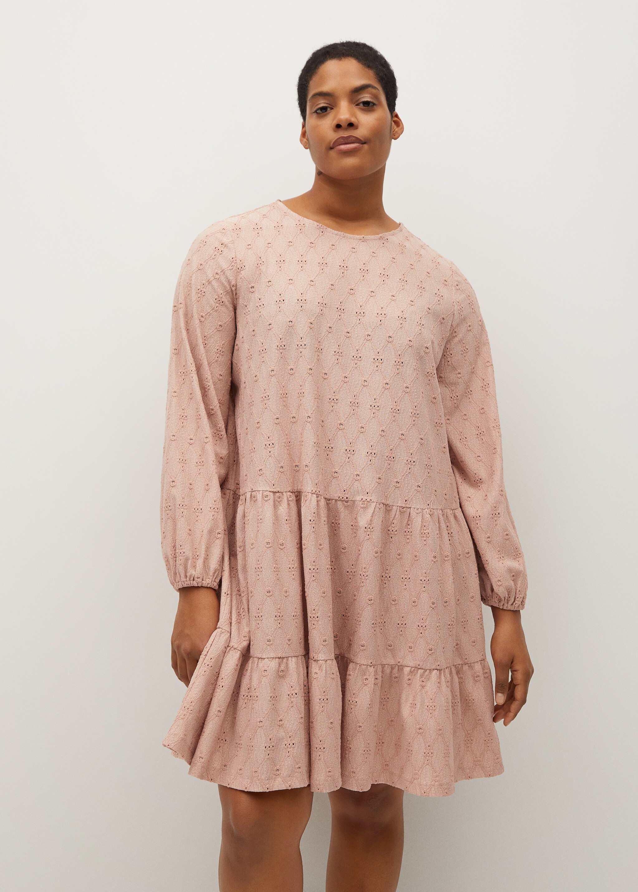 Vestido corto acampanado - Plano medio