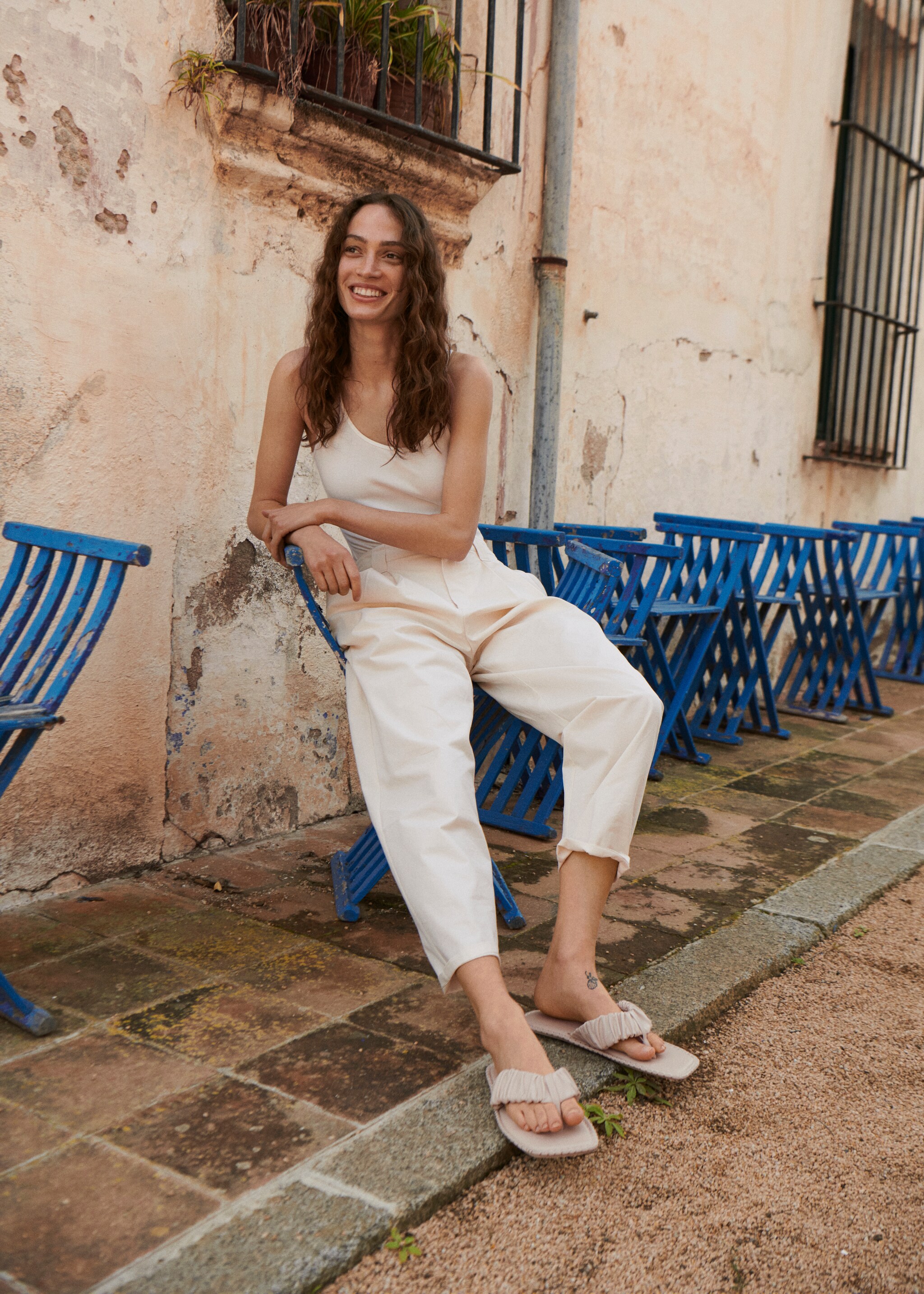 Ruched leather sandals - Details of the article 7