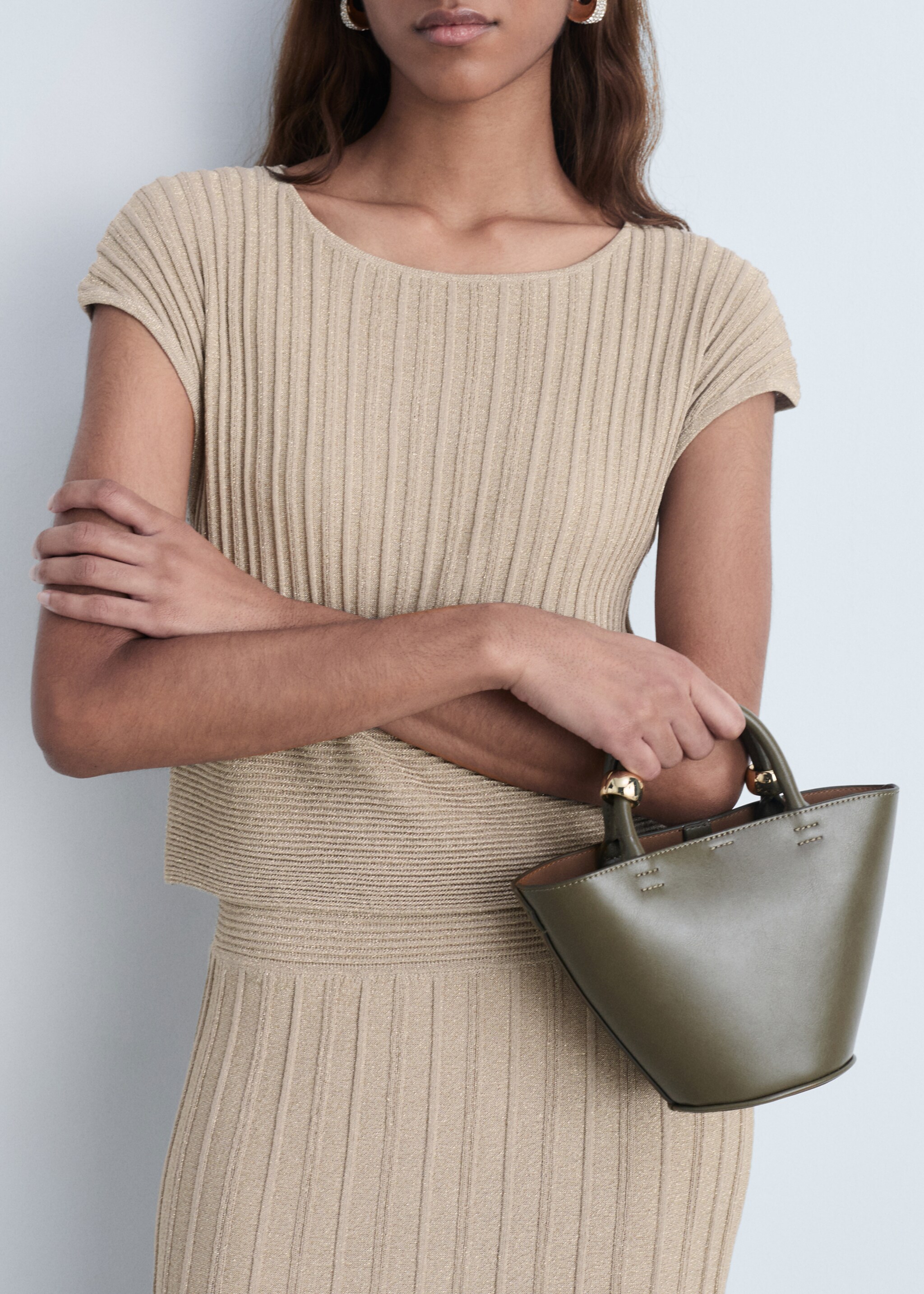 Knitted dress with shiny finish - Medium plane, Gold. Ref: 87084063-00.