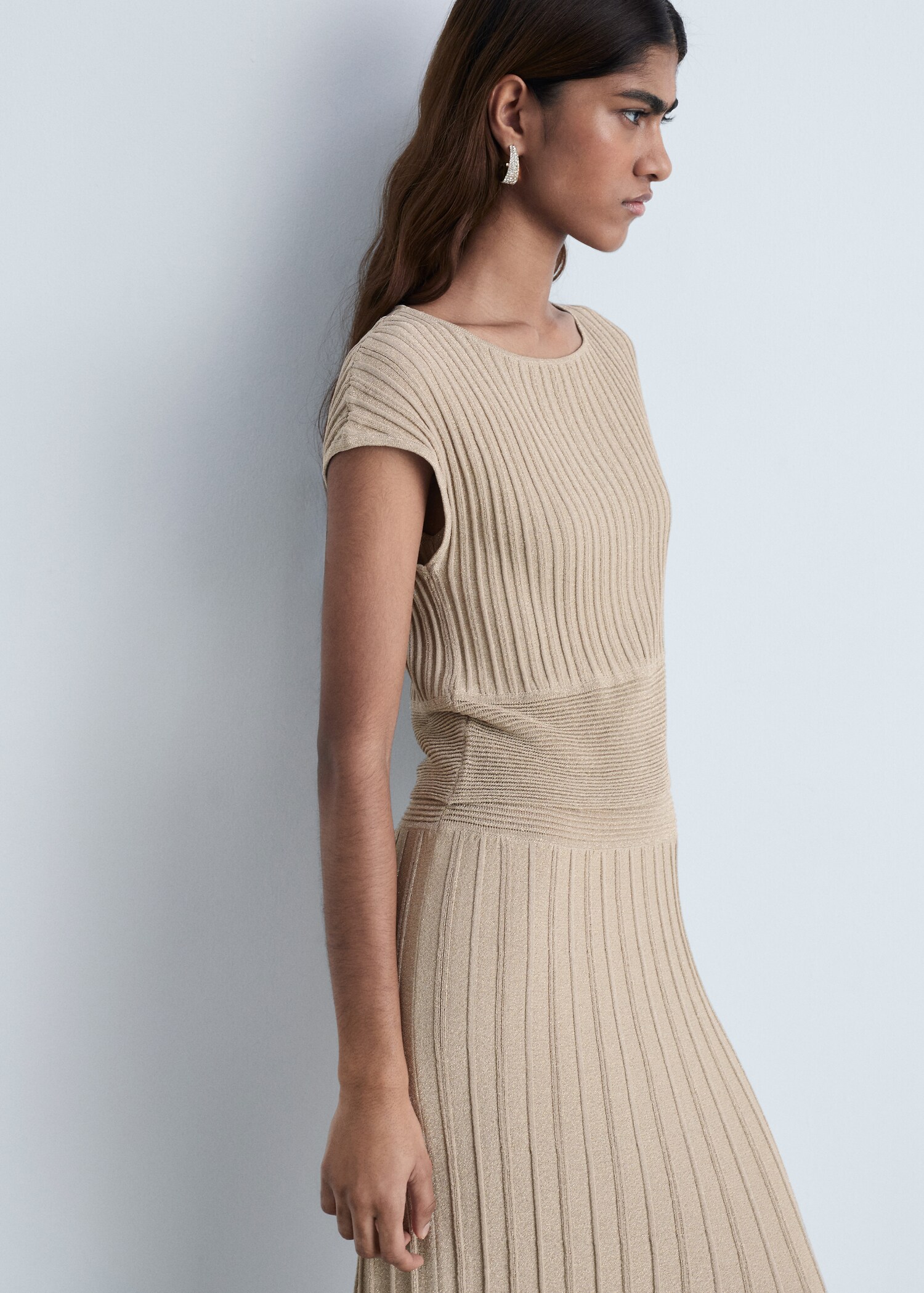 Knitted dress with shiny finish - Details of the article 2