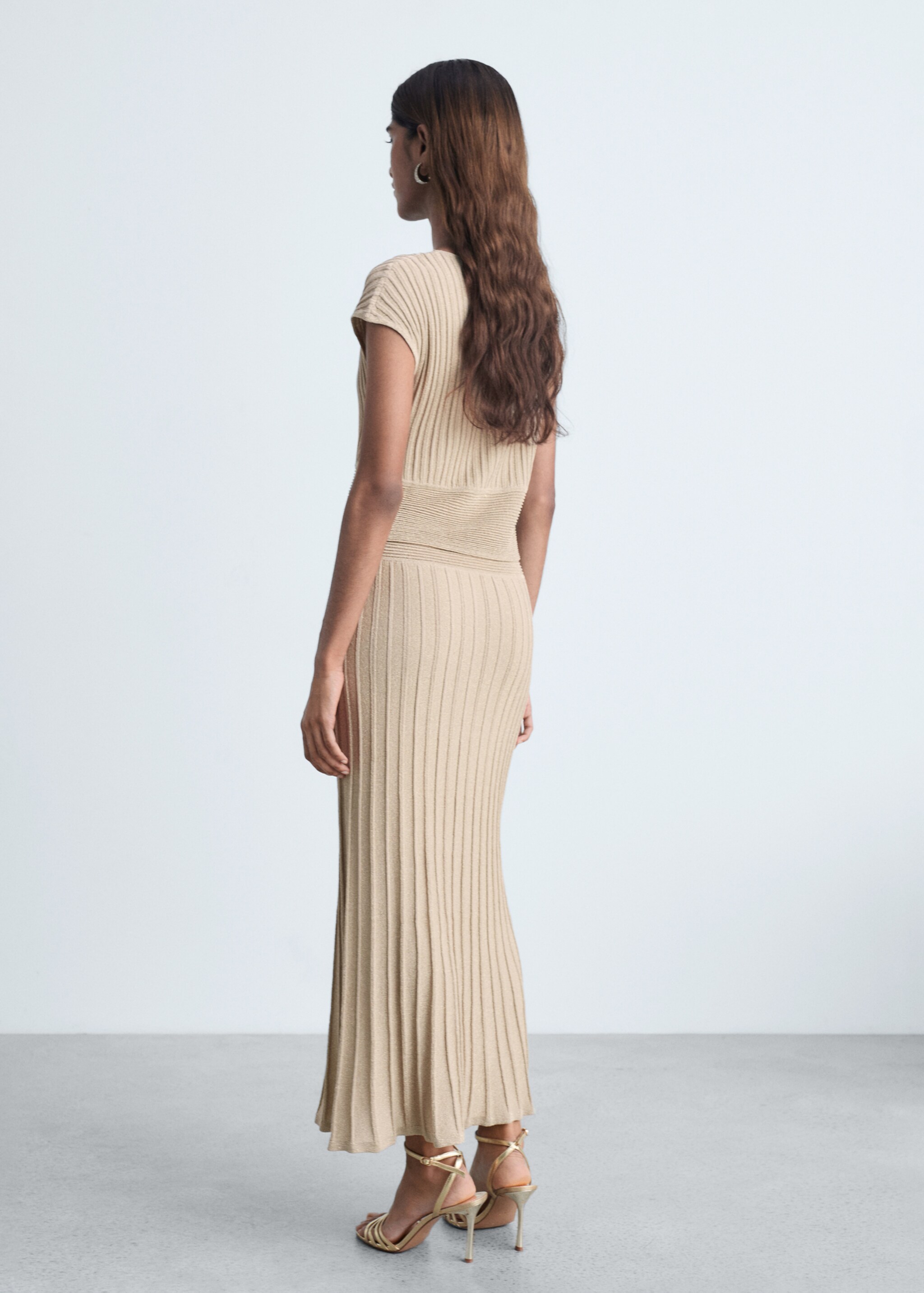 Knitted dress with shiny finish - Reverse of the article, Gold. Ref: 87084063-00.