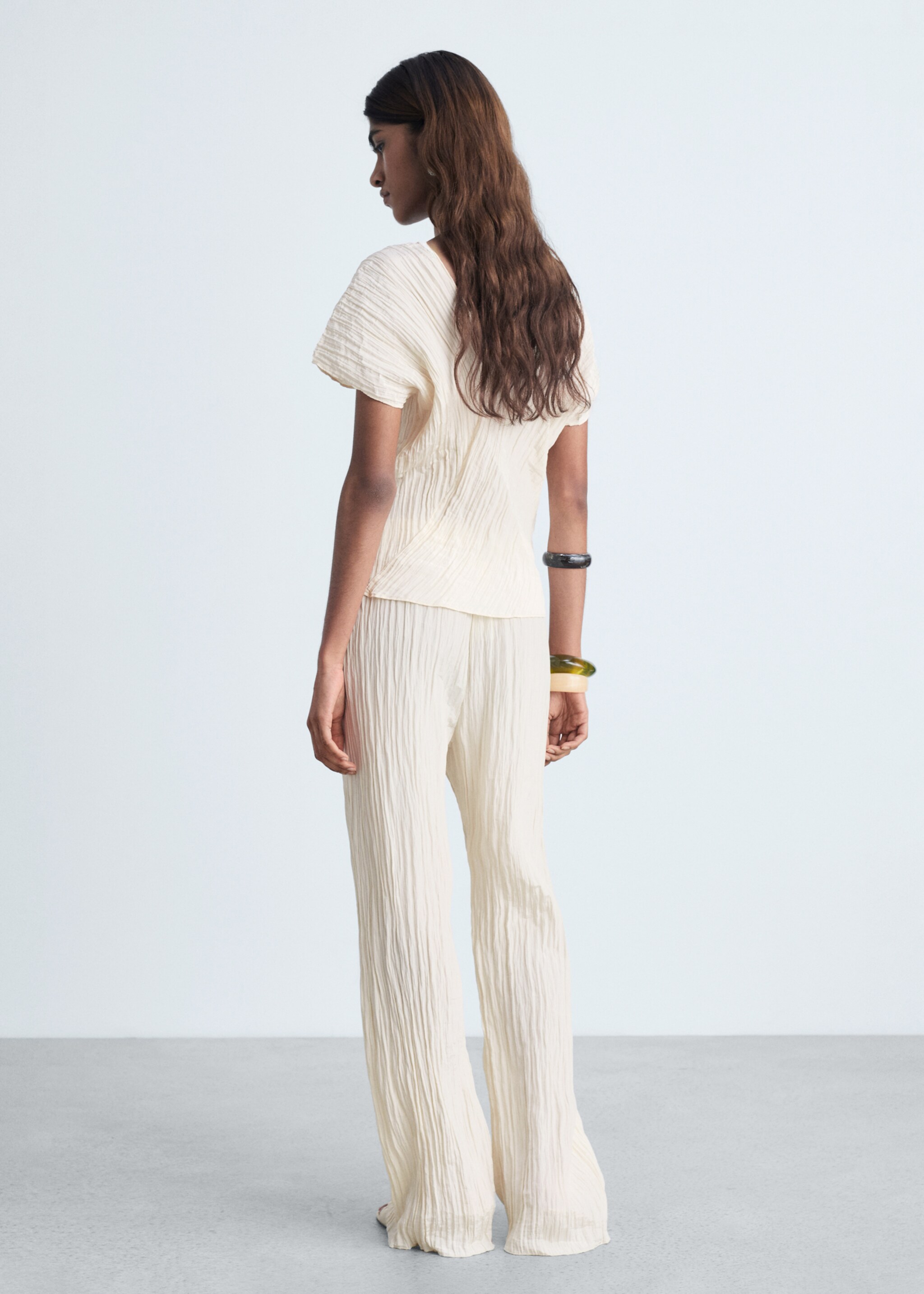 Pleated straight trousers - Reverse of the article, Vanilla. Ref: 87084064-00.
