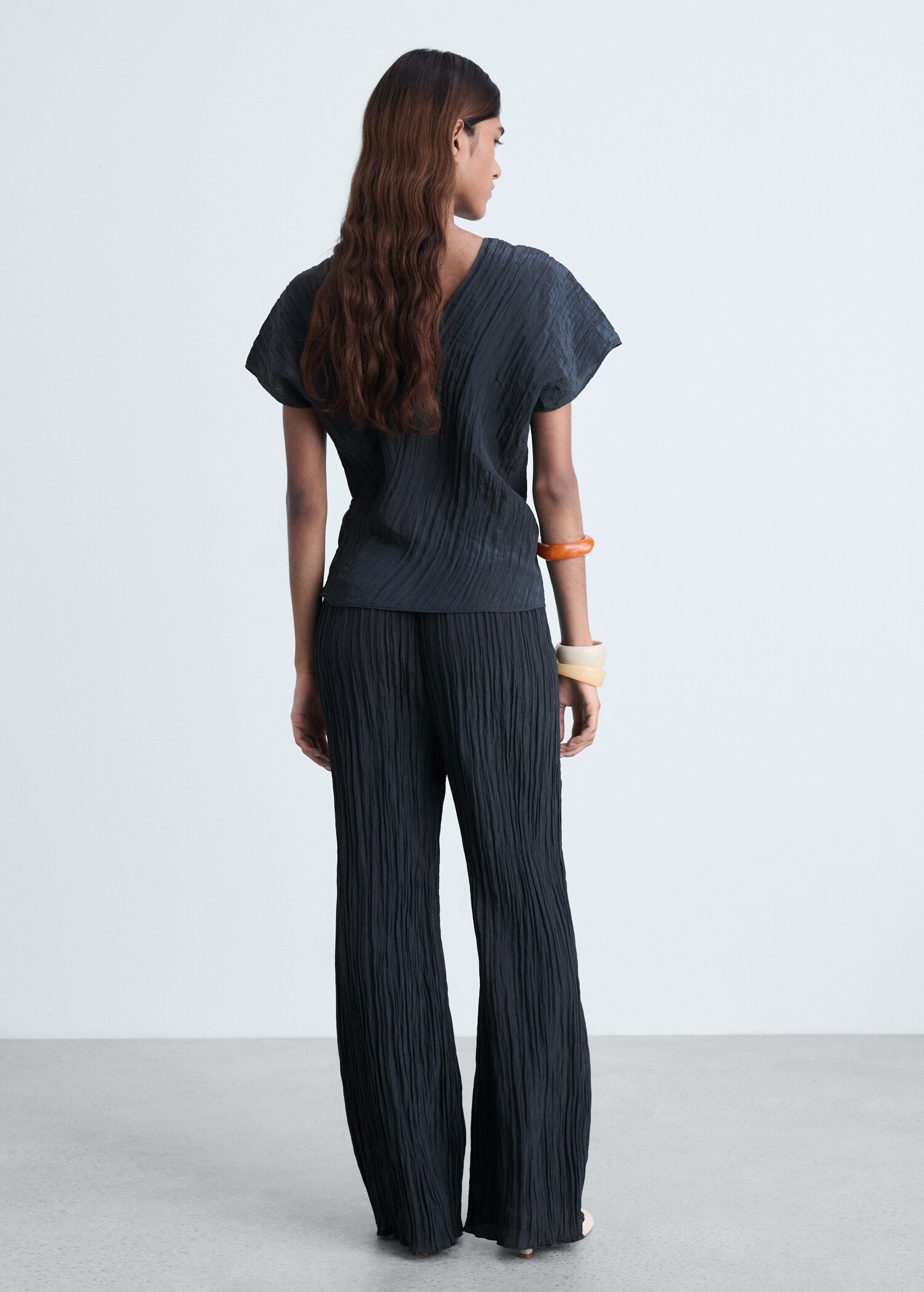 Pleated straight trousers - Reverse of the article