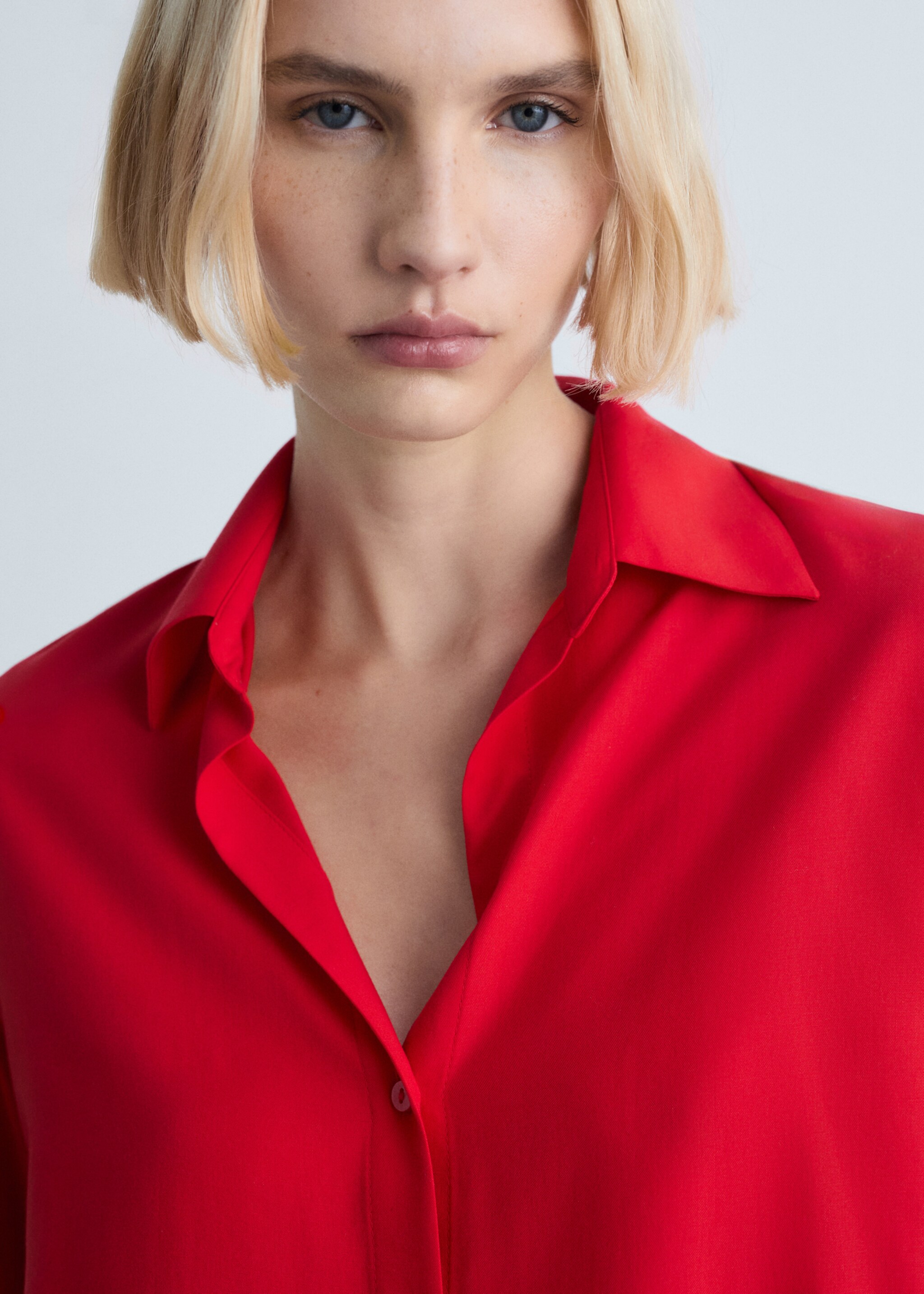 Lyocell fluid shirt - Details of the article 1, Red. Ref: 87084067-00.