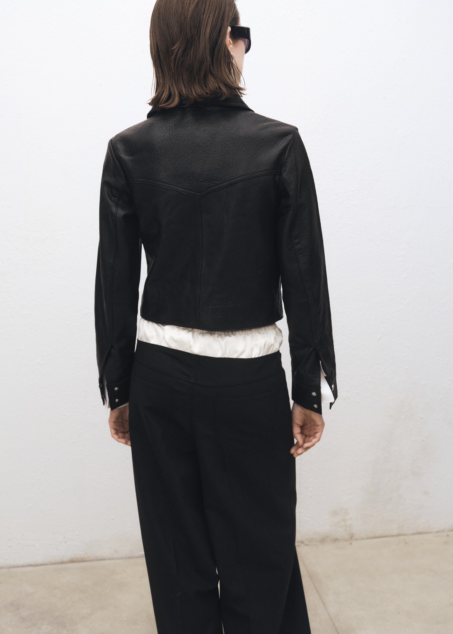 Lapels leather jacket - Reverse of the article