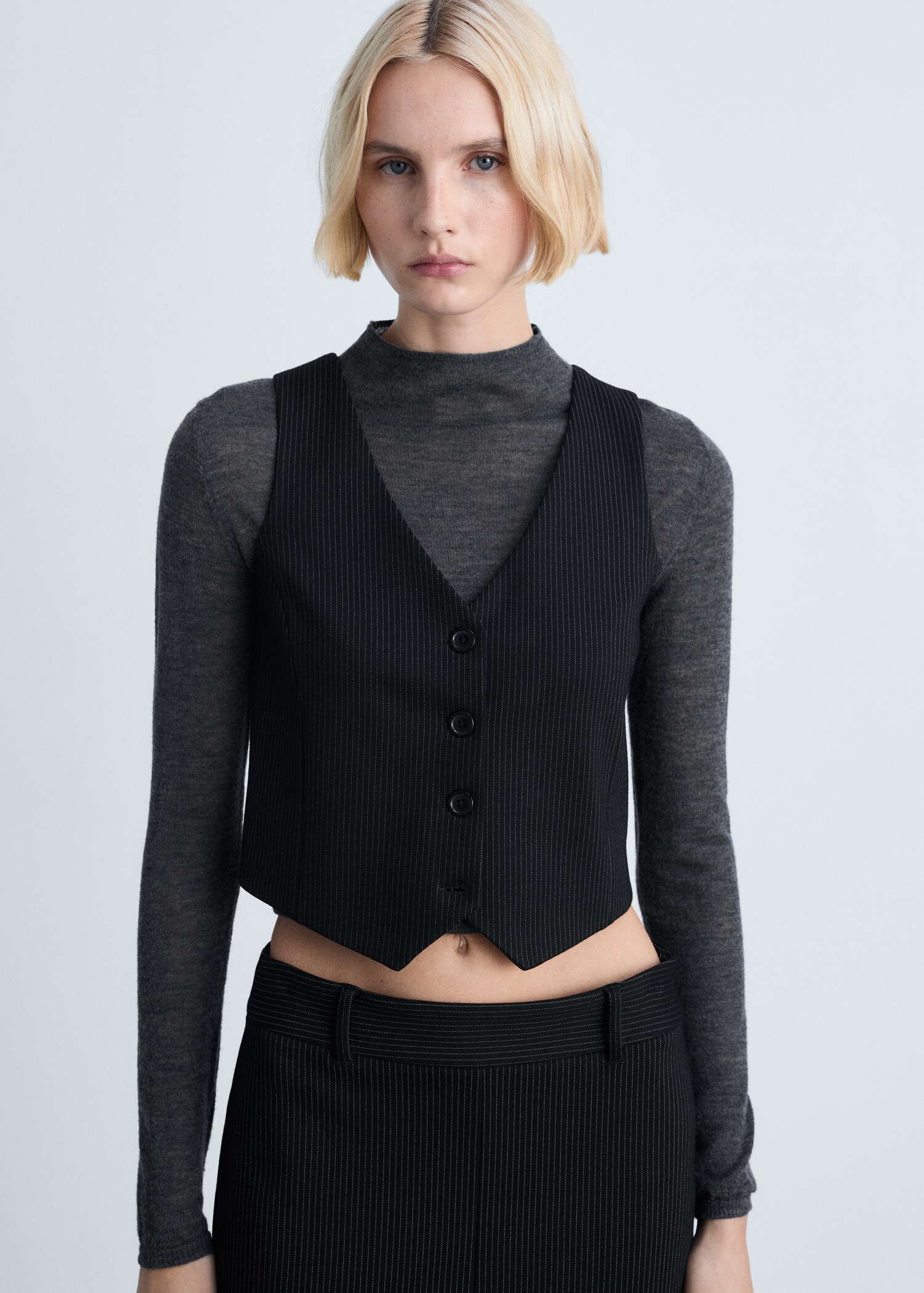 Gilet de costume à fines rayures - Plan moyen