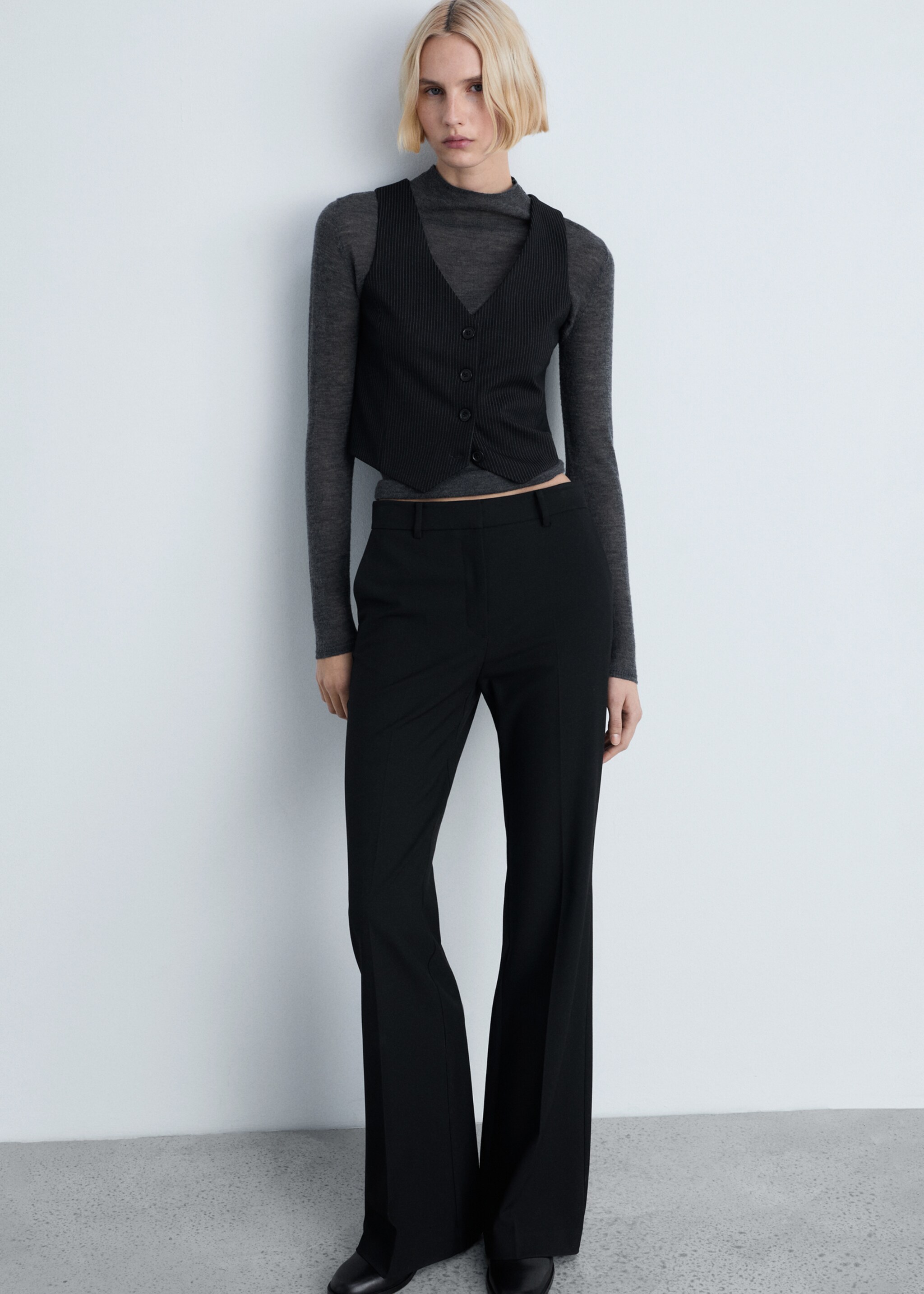 Gilet de costume à fines rayures - Détail de l'article 6, Noir. Ref: 87084078-00.