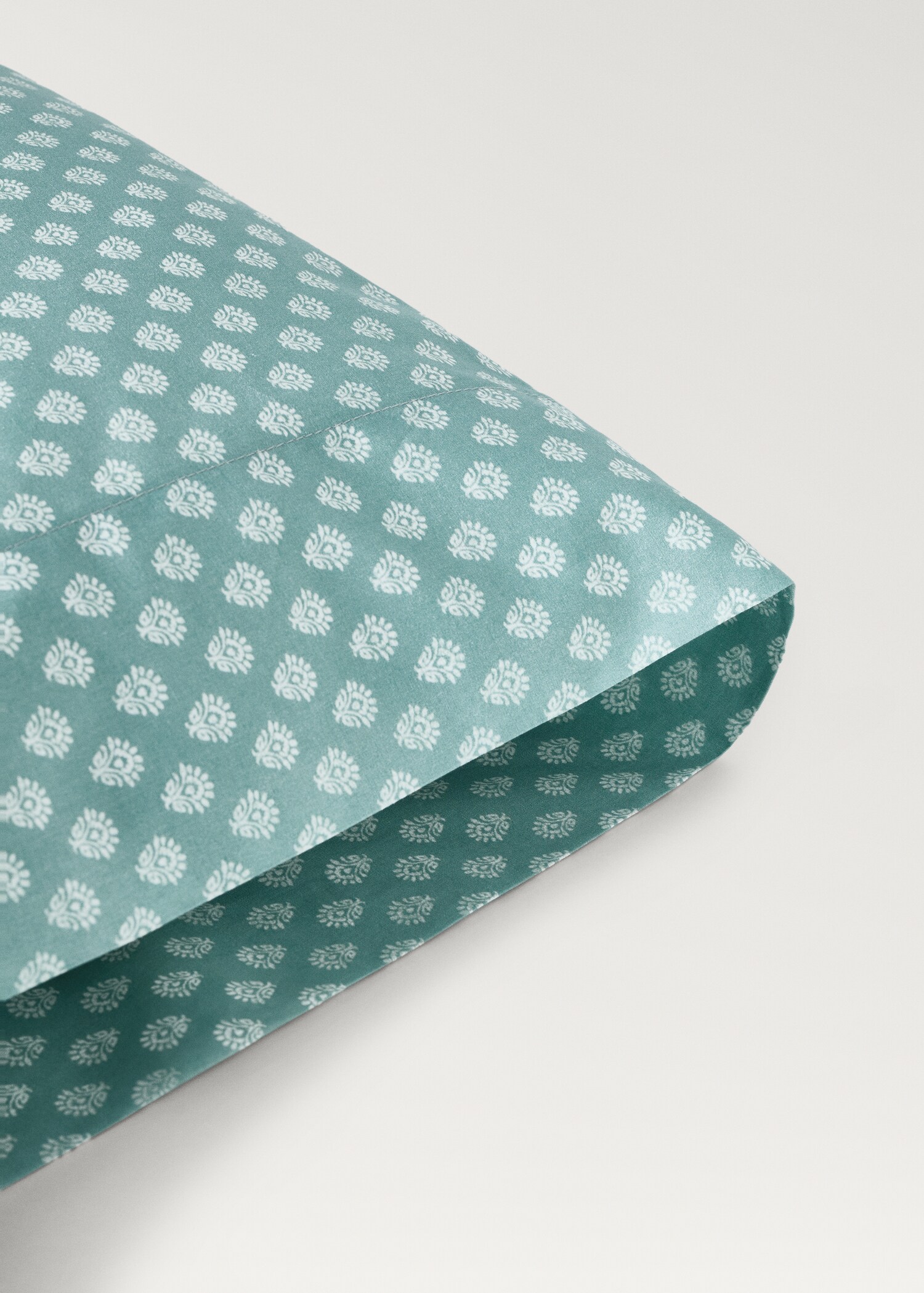 Cotton percale children's pillowcase with small flower 45x110 cm - Details of the article 2