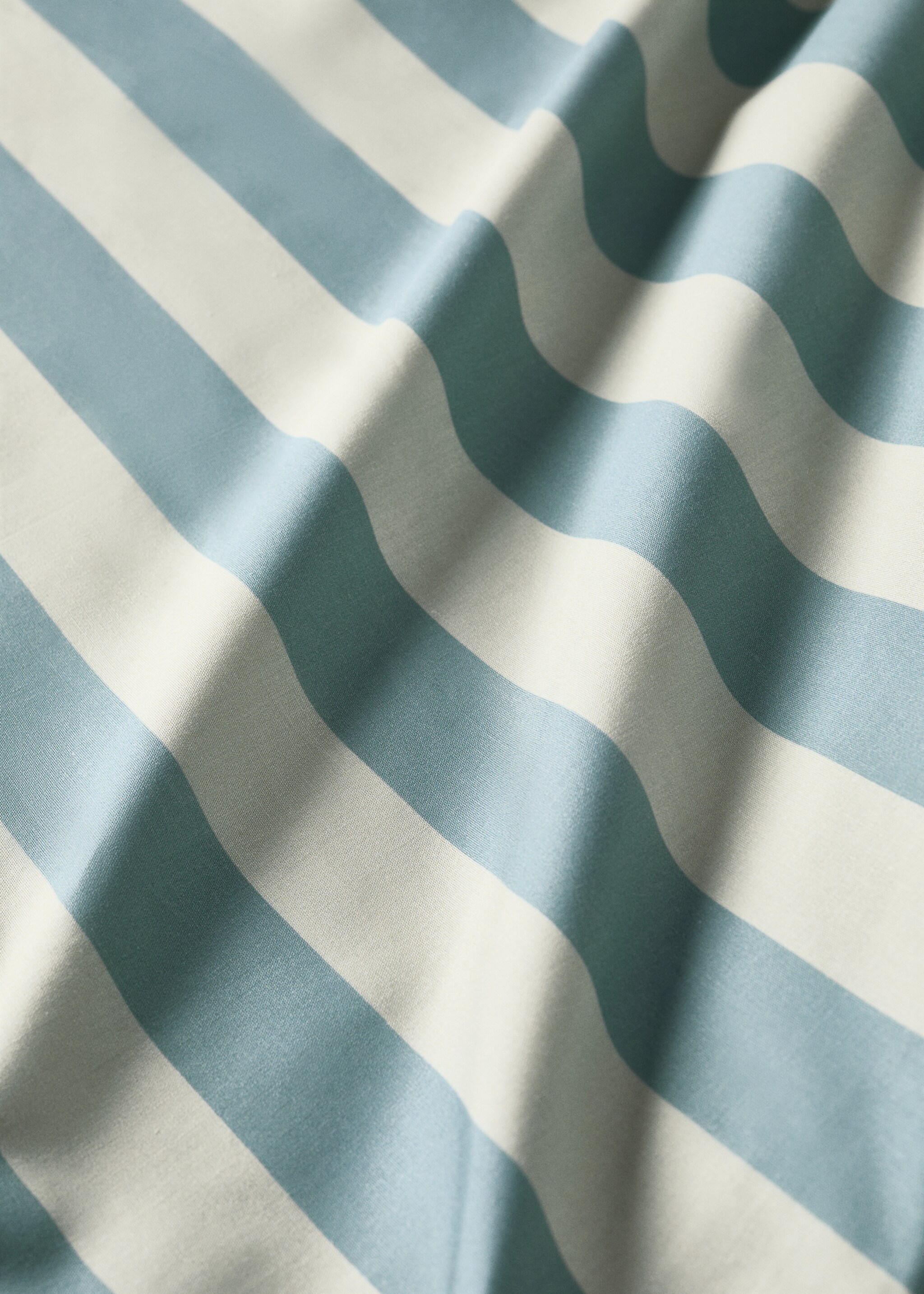 Grof gestreept dekbedovertrek van perkalkatoen voor kinderbed 90 cm - Detail van het artikel 2, Blauw. Ref: 87084086-00.