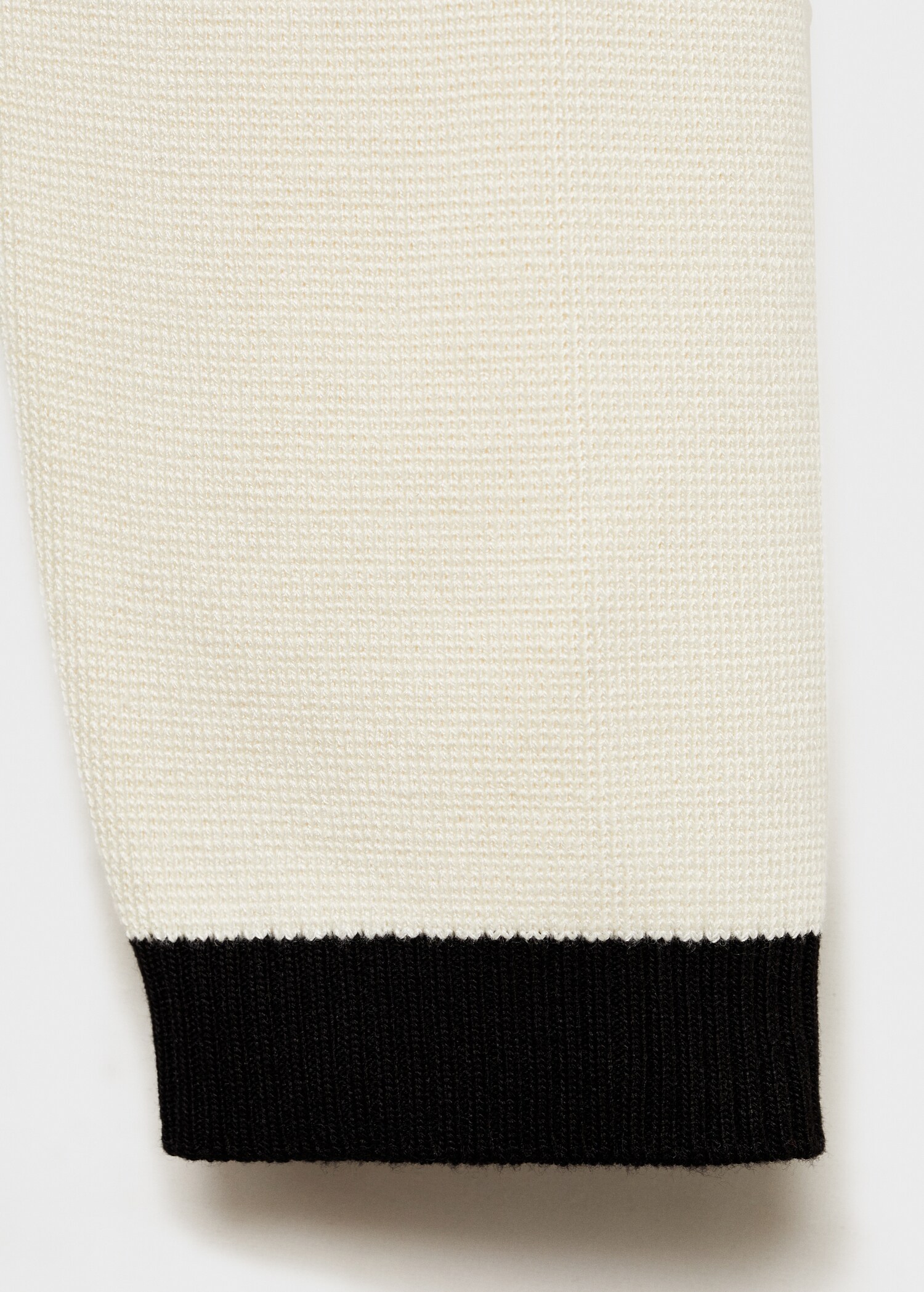 Strickjacke mit Schmuckknöpfen - Detail des Artikels 0