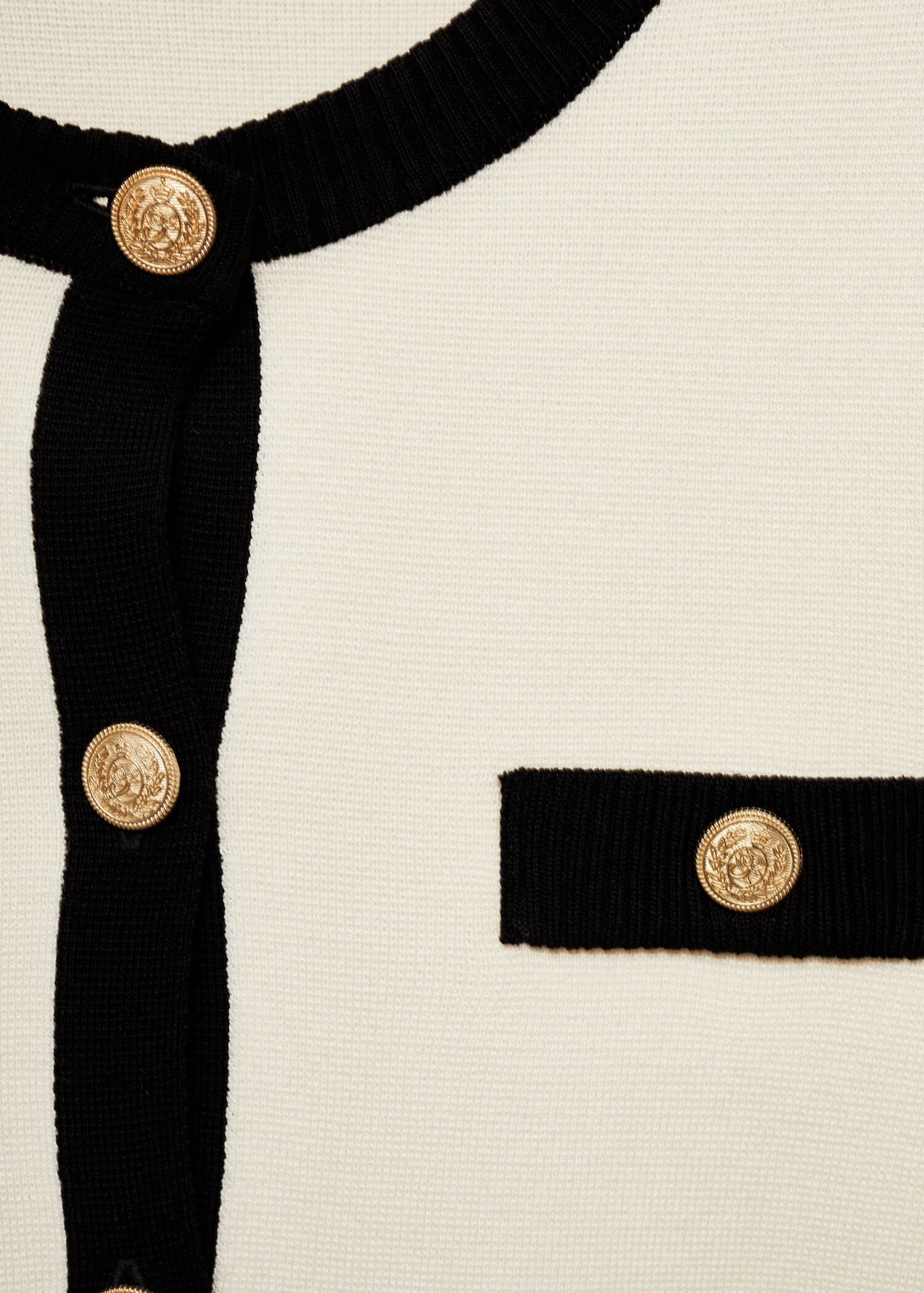 Strickjacke mit Schmuckknöpfen - Detail des Artikels 8