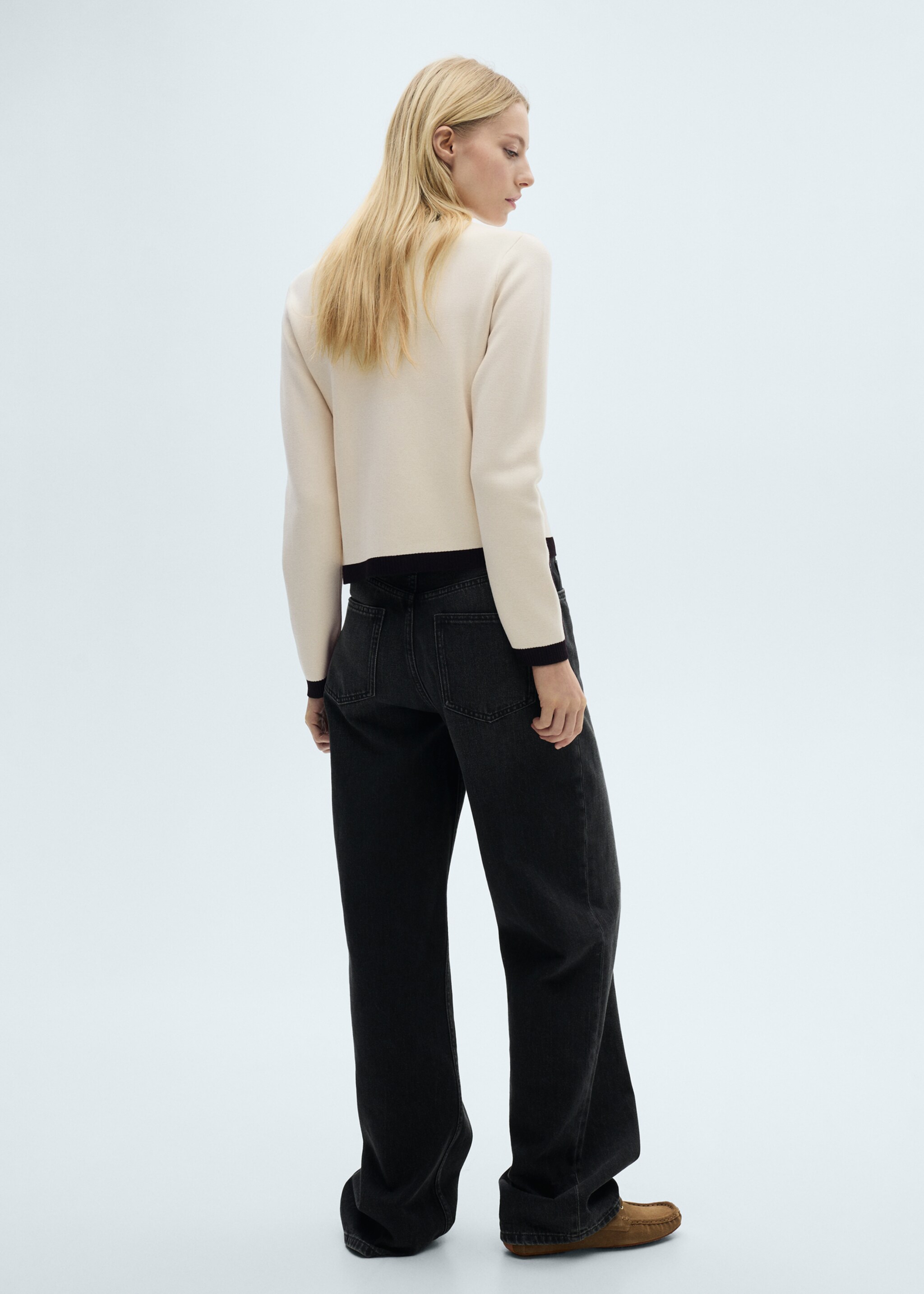 Strickjacke mit Schmuckknöpfen - Rückseite des Artikels, Ecru. Ref: 87084089-00.