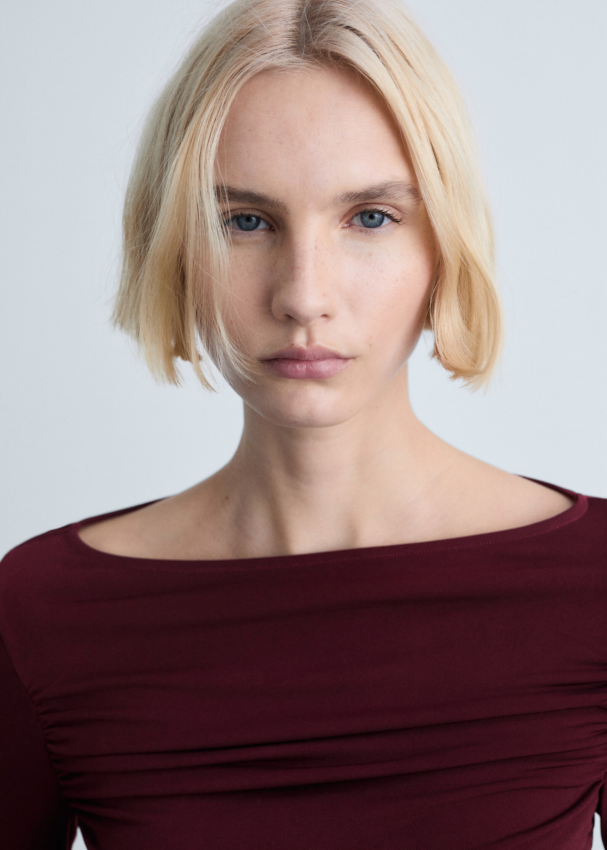 Draped fitted t-shirt - Details of the article 1, Wine. Ref: 87084091-00.