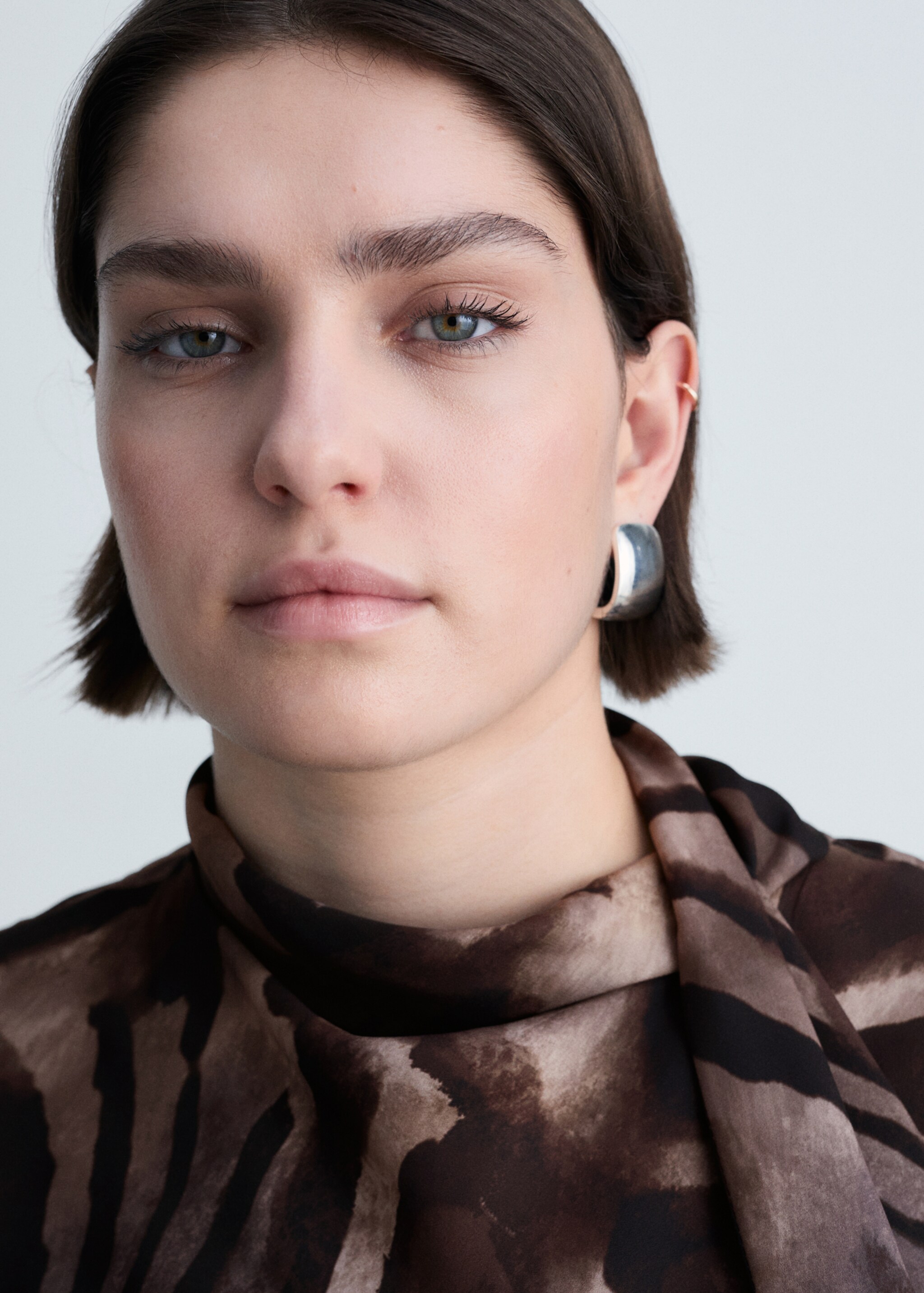 Zebra back bow satin dress - Details of the article 4, Brown. Ref: 87084092-00.