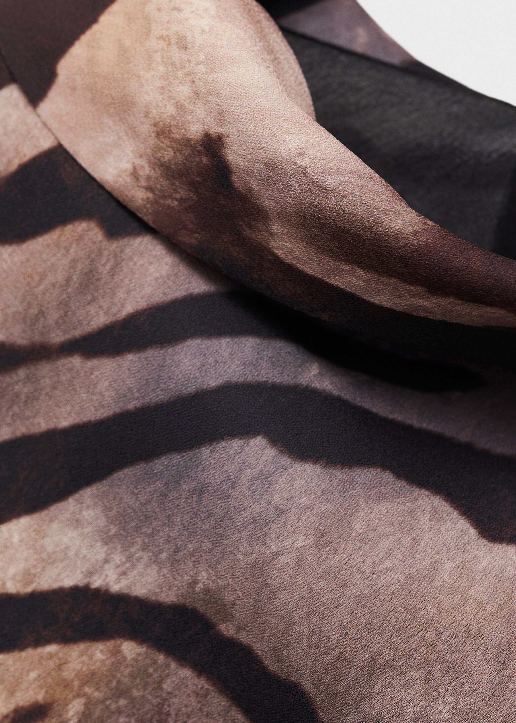 Zebra back bow satin dress - Details of the article 8, Brown. Ref: 87084092-00.