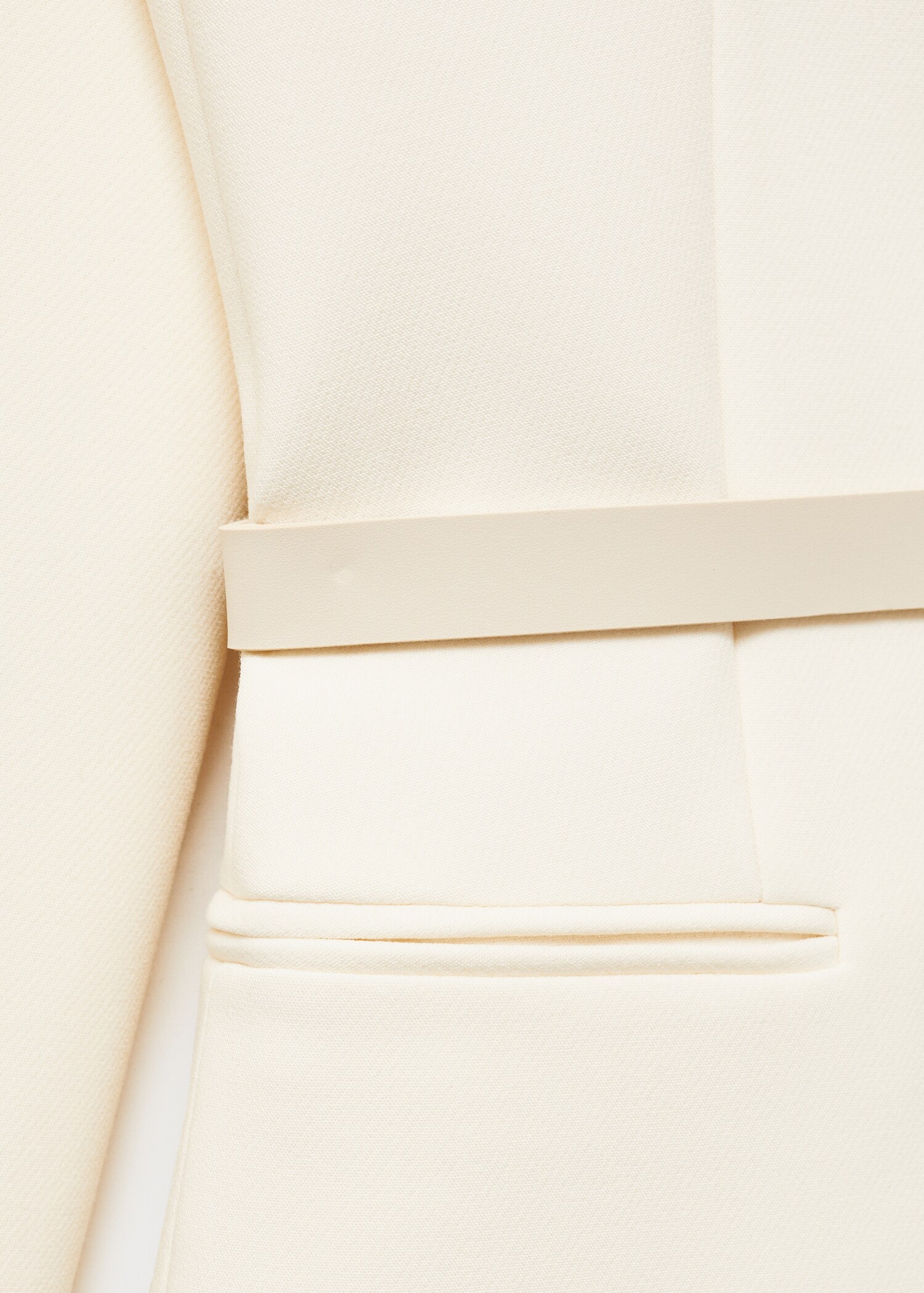 Structured tailored jacket with belt - Details of the article 0