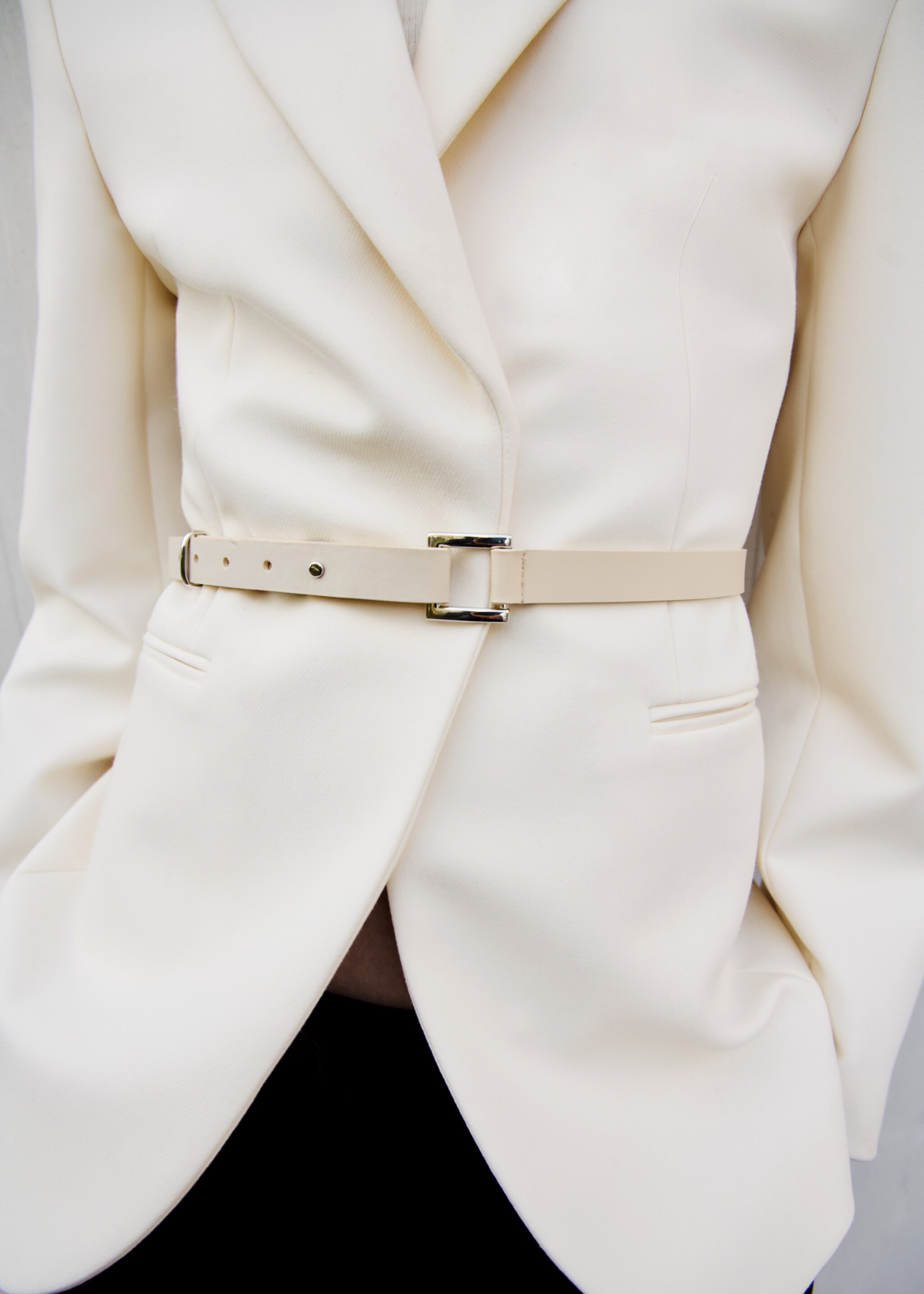 Structured tailored jacket with belt - Details of the article 7, Ecru. Ref: 87084093-00.