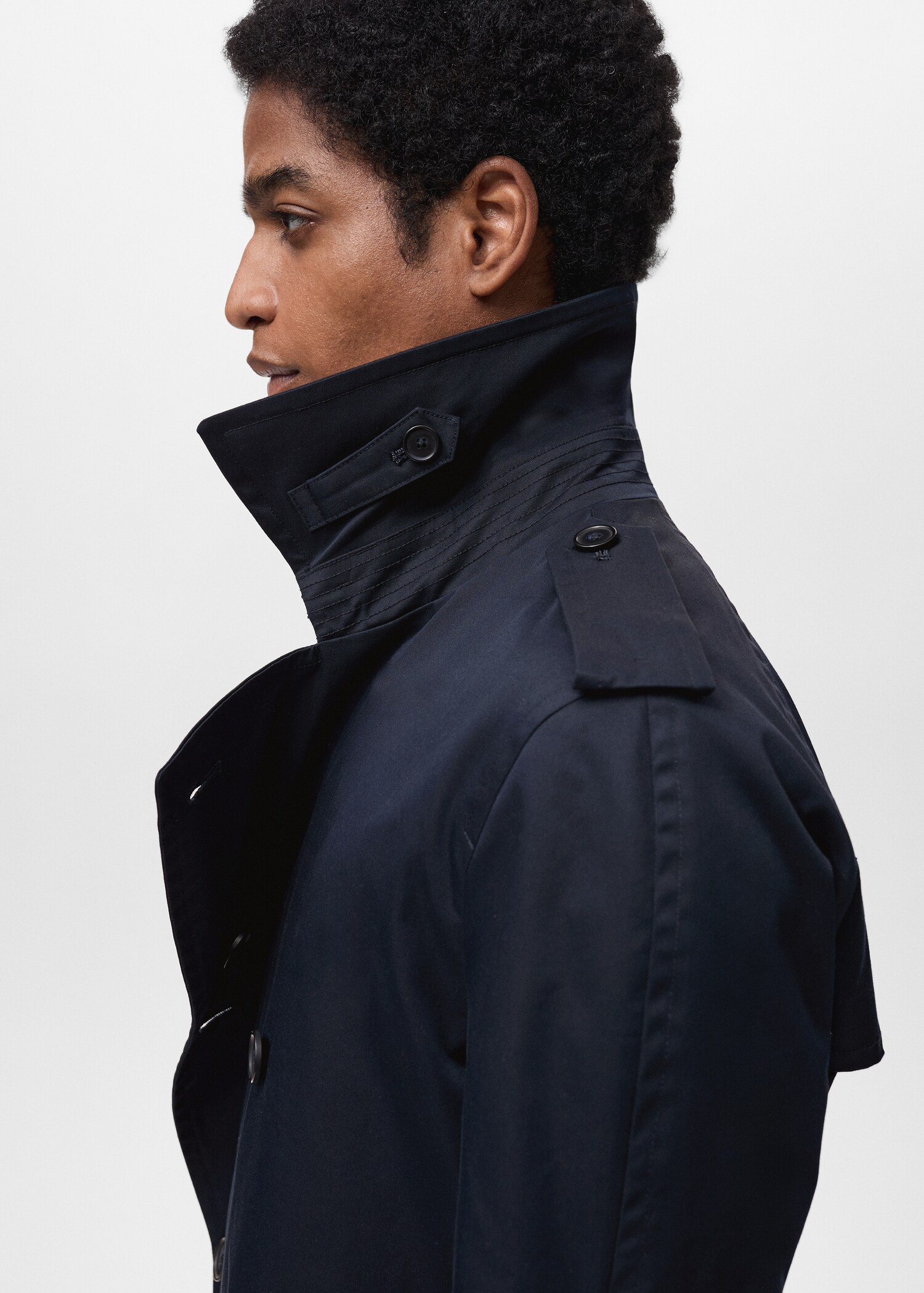 Wasserabweisender Trenchcoat mit Gürtel - Detail des Artikels 1