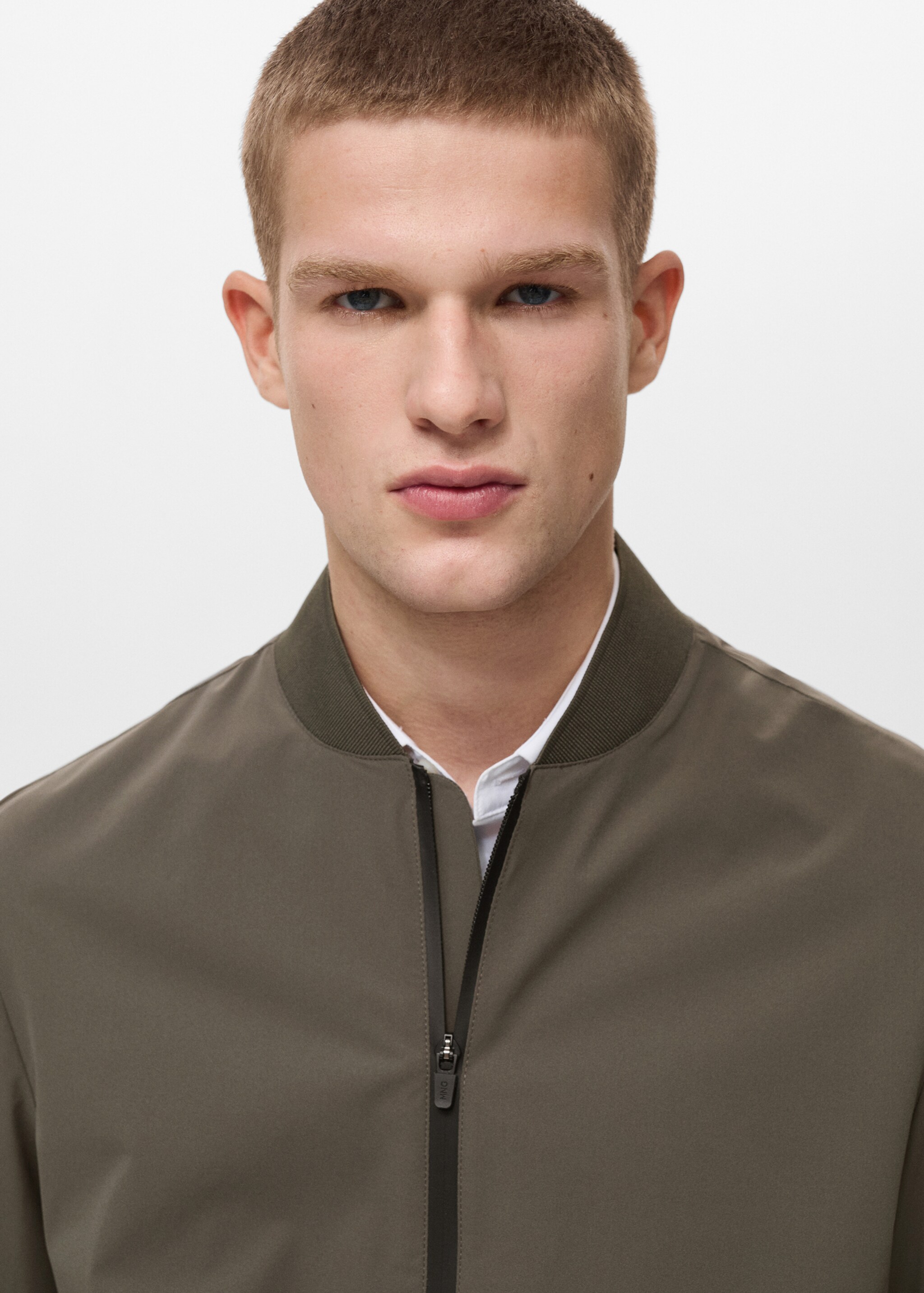 Waterproof bomber with COOLMAX® technology - Details of the article 1, Medium Green. Ref: 87084388-00.