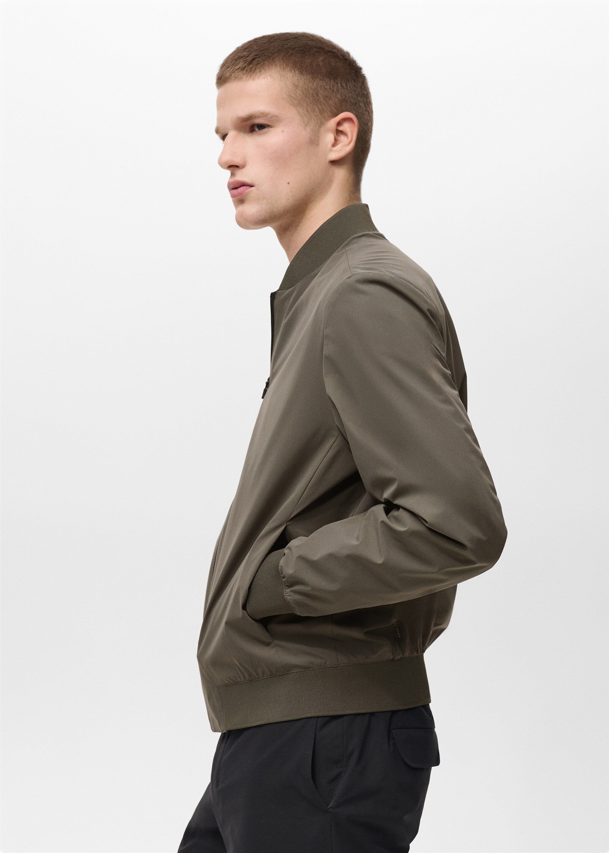 Waterproof bomber with COOLMAX® technology - Details of the article 2, Medium Green. Ref: 87084388-00.