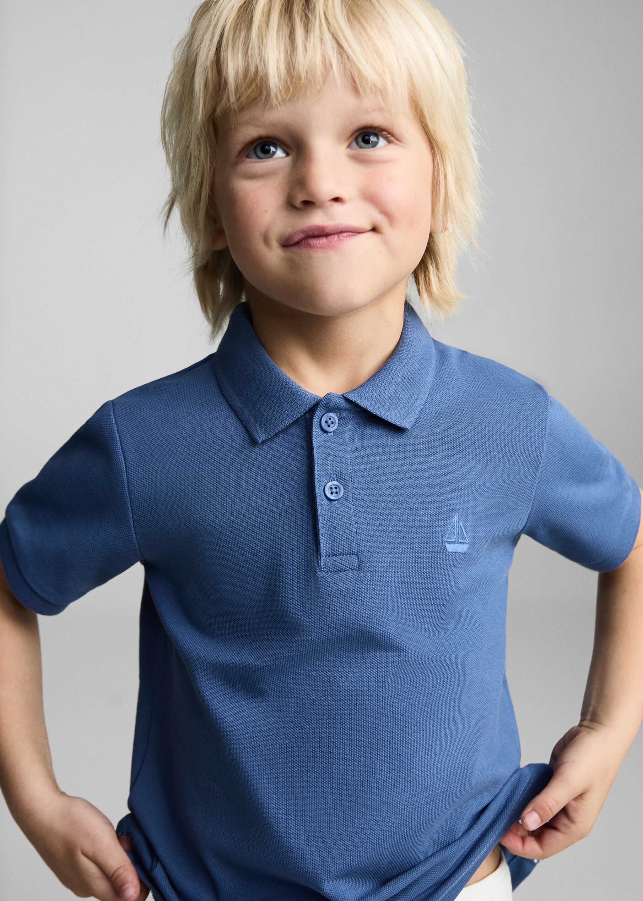 Πόλο πλεκτό κοντό μανίκι - Μεσαίο πλάνο, Μπλε. Ref: 87084390-00.