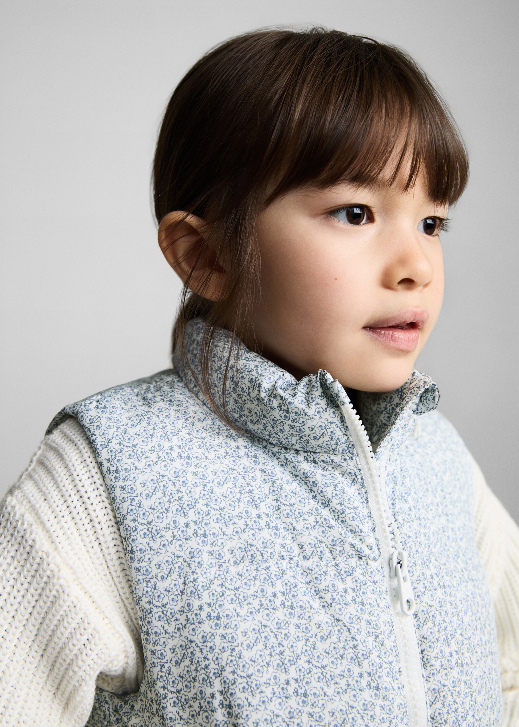 Chaleco acolchado estampado - Detalle del artículo 1, Blanco. Ref: 87084391-00.