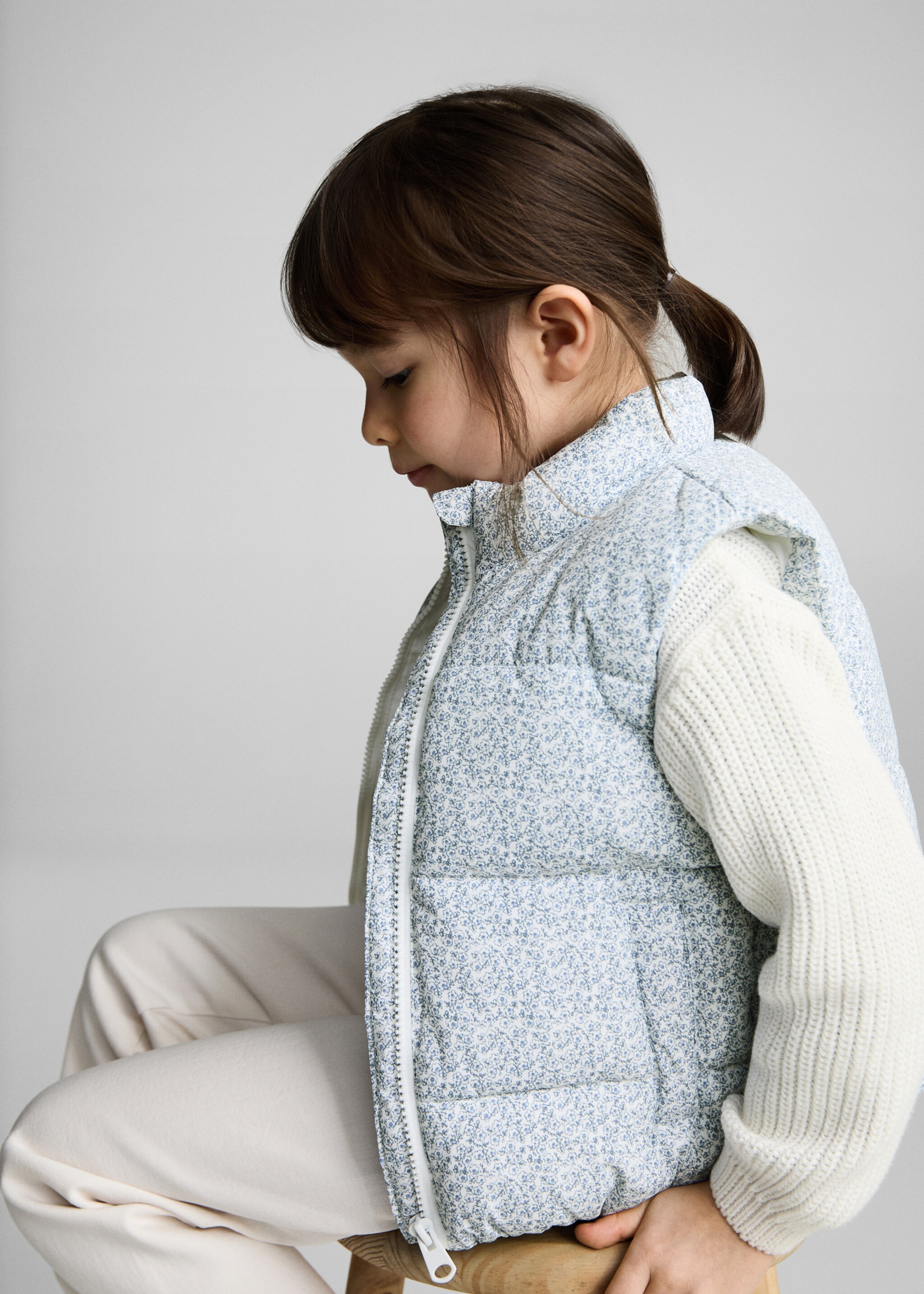 Chaleco acolchado estampado - Detalle del artículo 2, Blanco. Ref: 87084391-00.