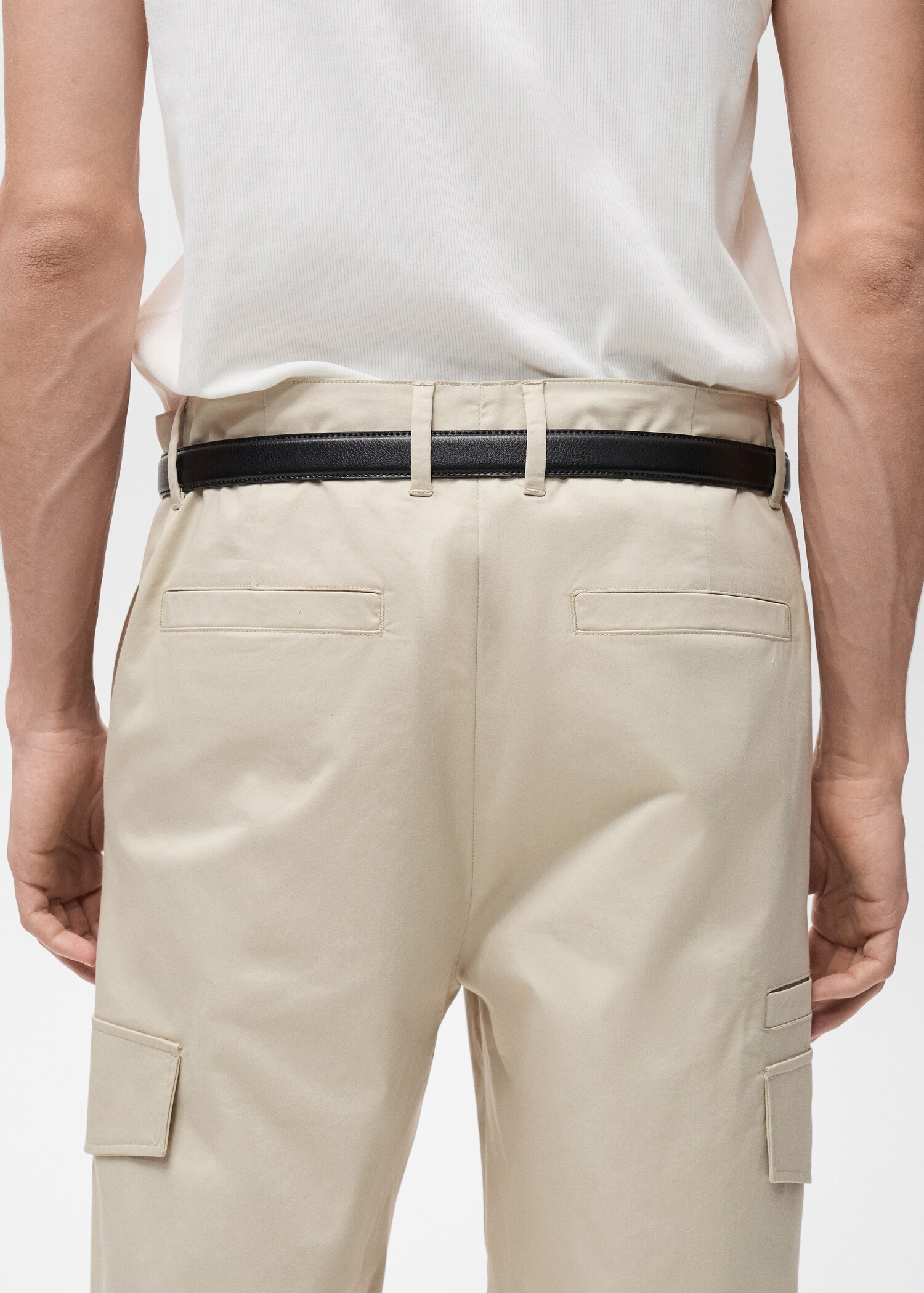 Relaxed-fit trousers with pocket - Details of the article 6
