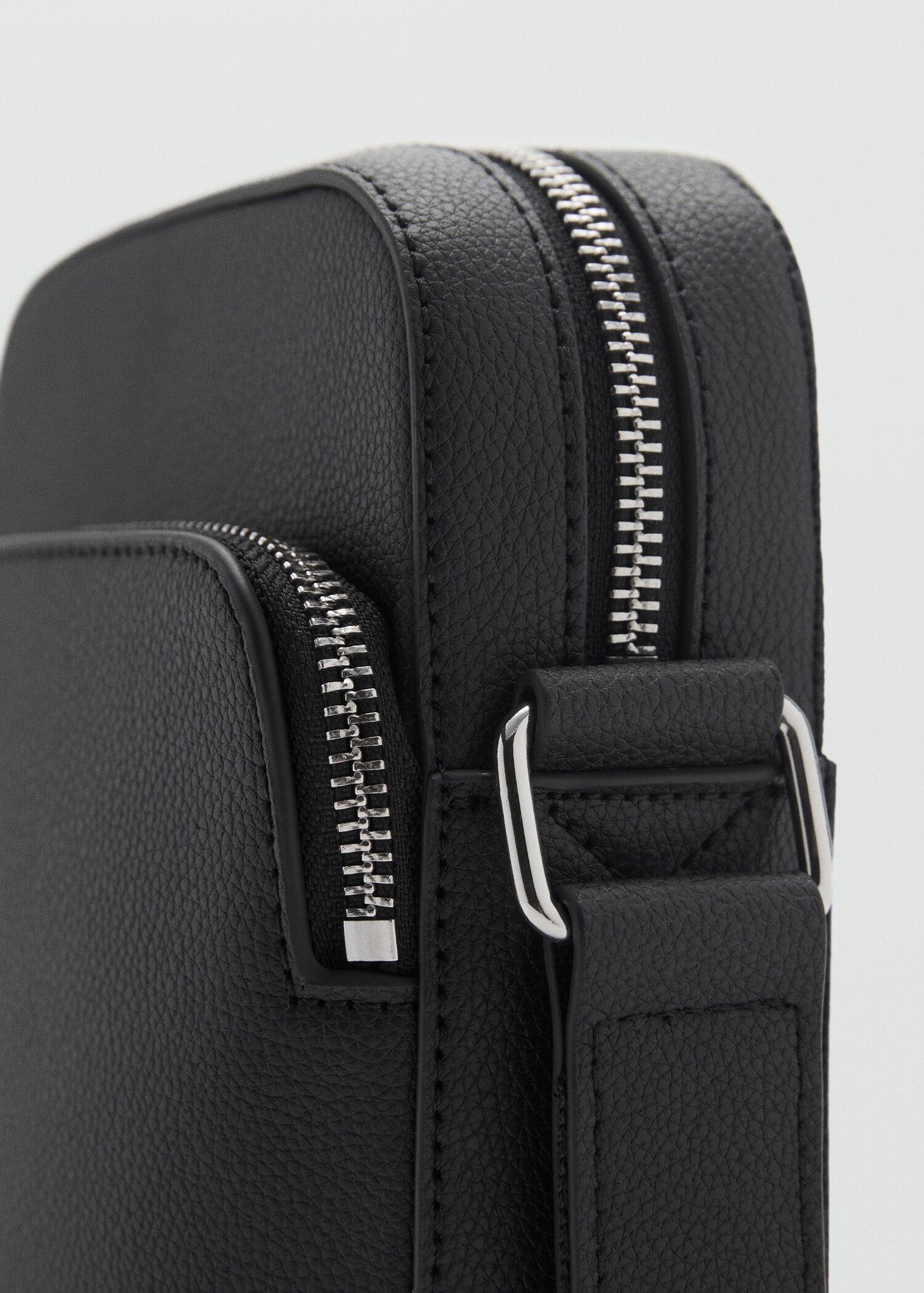 Patent faux-leather shoulder bag - Details of the article 1