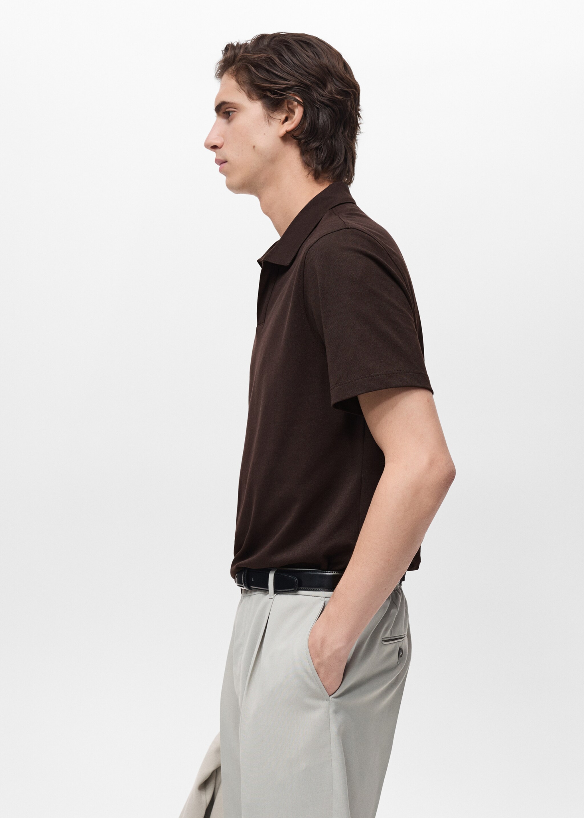 Slim Fit-Poloshirt aus Baumwoll-Piqué - Detail des Artikels 2, Schokolade. Ref: 87084409-00.