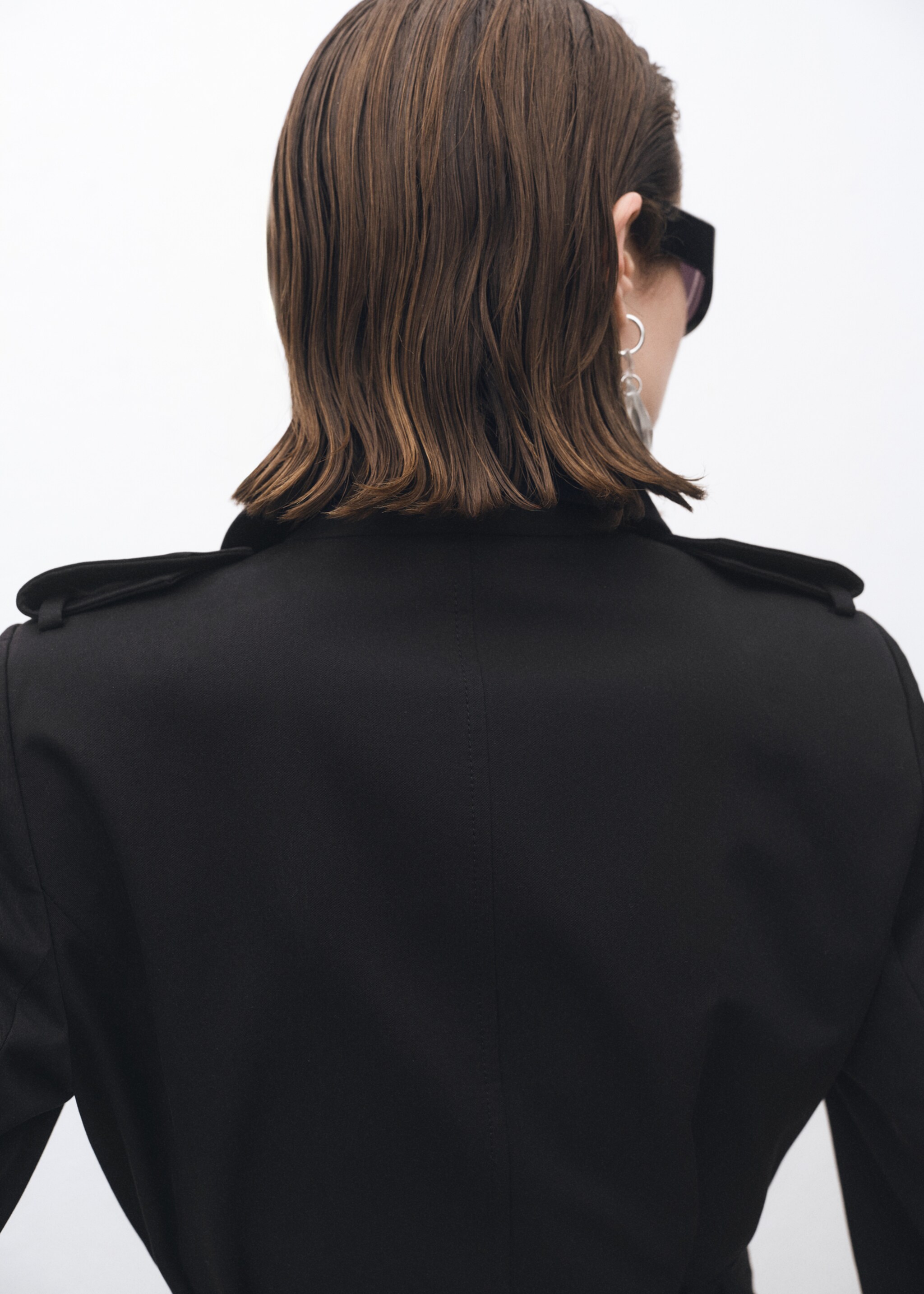 Bavlněný trenčkot s překříženým zapínáním na knoflíky - Detail zboží 1, Černá. Ref: 87084415-00.