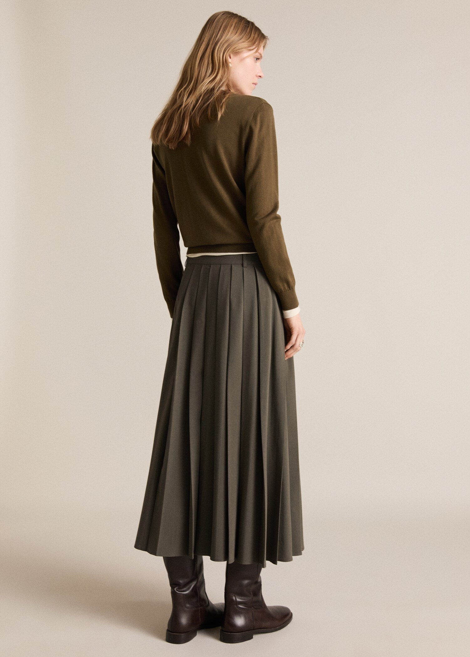 Pleated skirt with belt - Reverse of the article