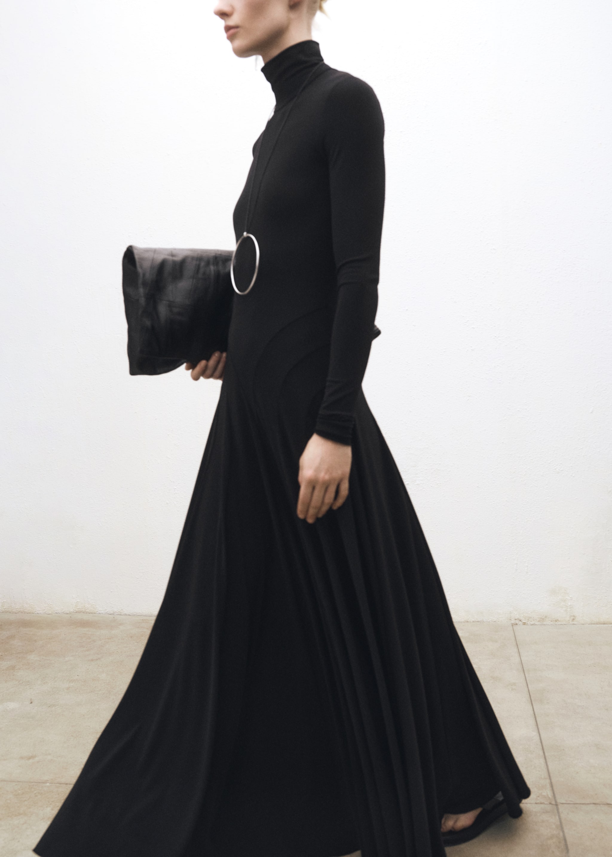 Turtleneck flared knitted dress - Details of the article 4, Black. Ref: 87084423-00.