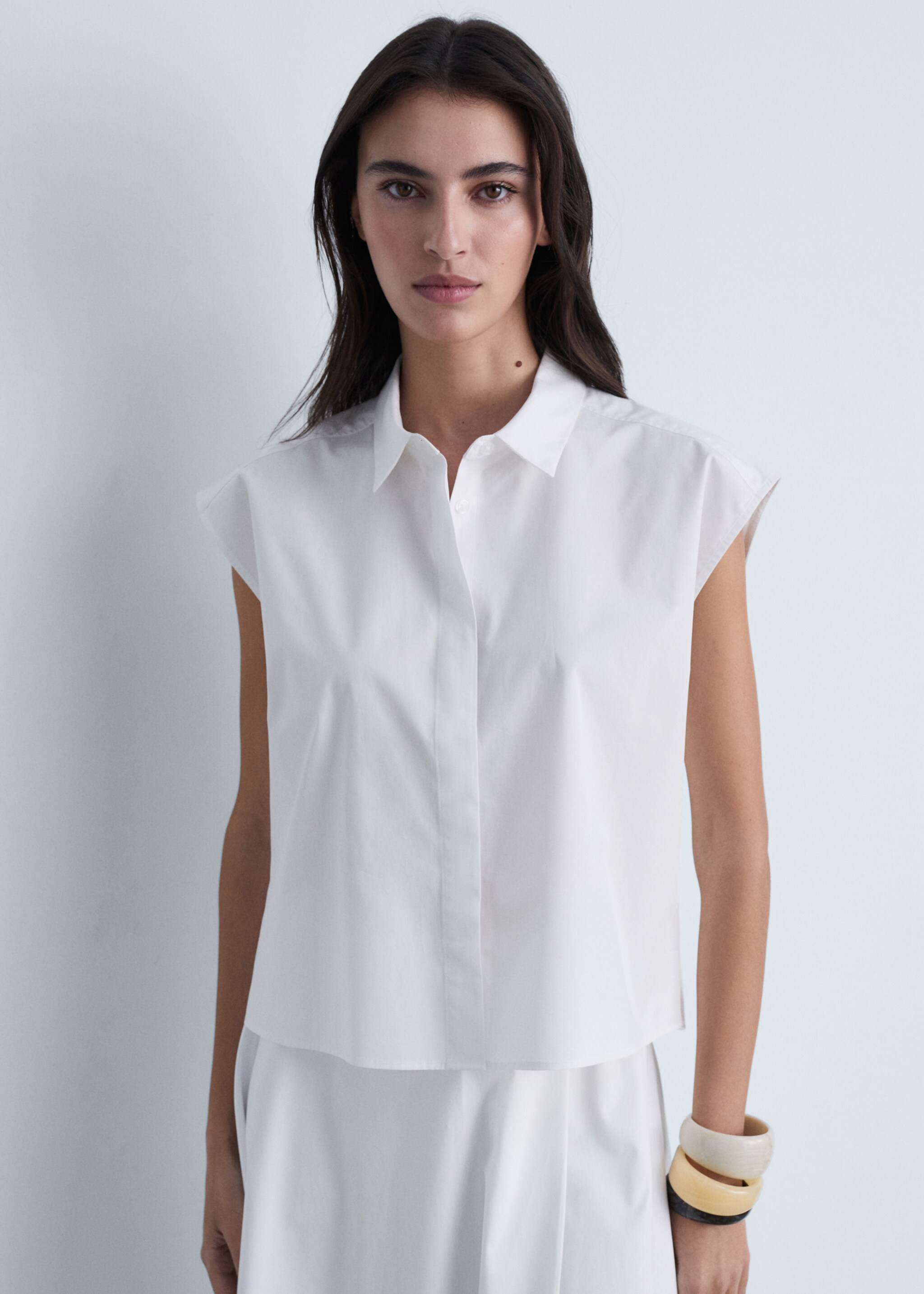 Chemise popeline sans manches - Plan moyen, Blanc. Ref: 87084777-00.