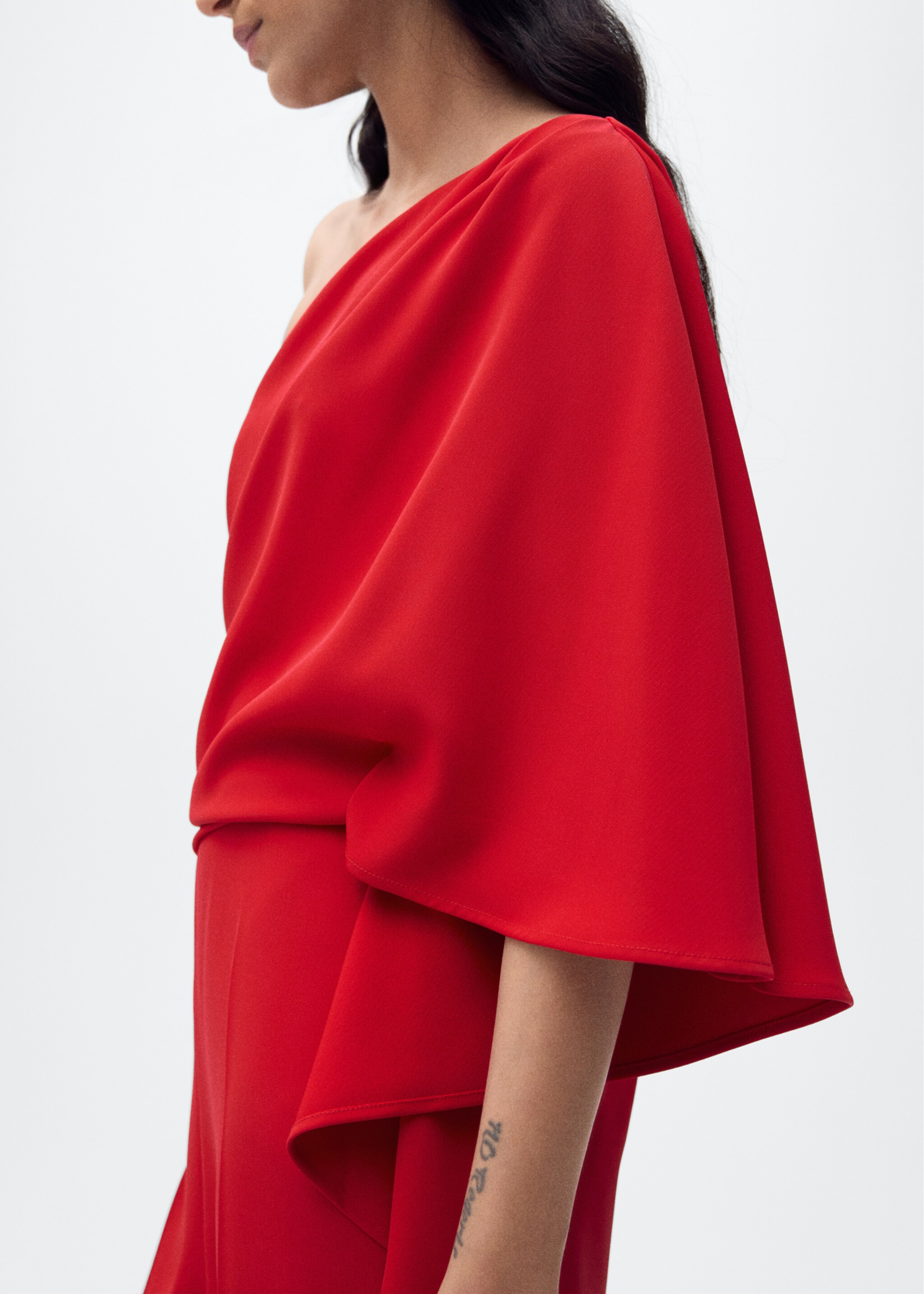 Asymmetrical flared-sleeve jumpsuit - Medium plane, Red. Ref: 87084778-00.