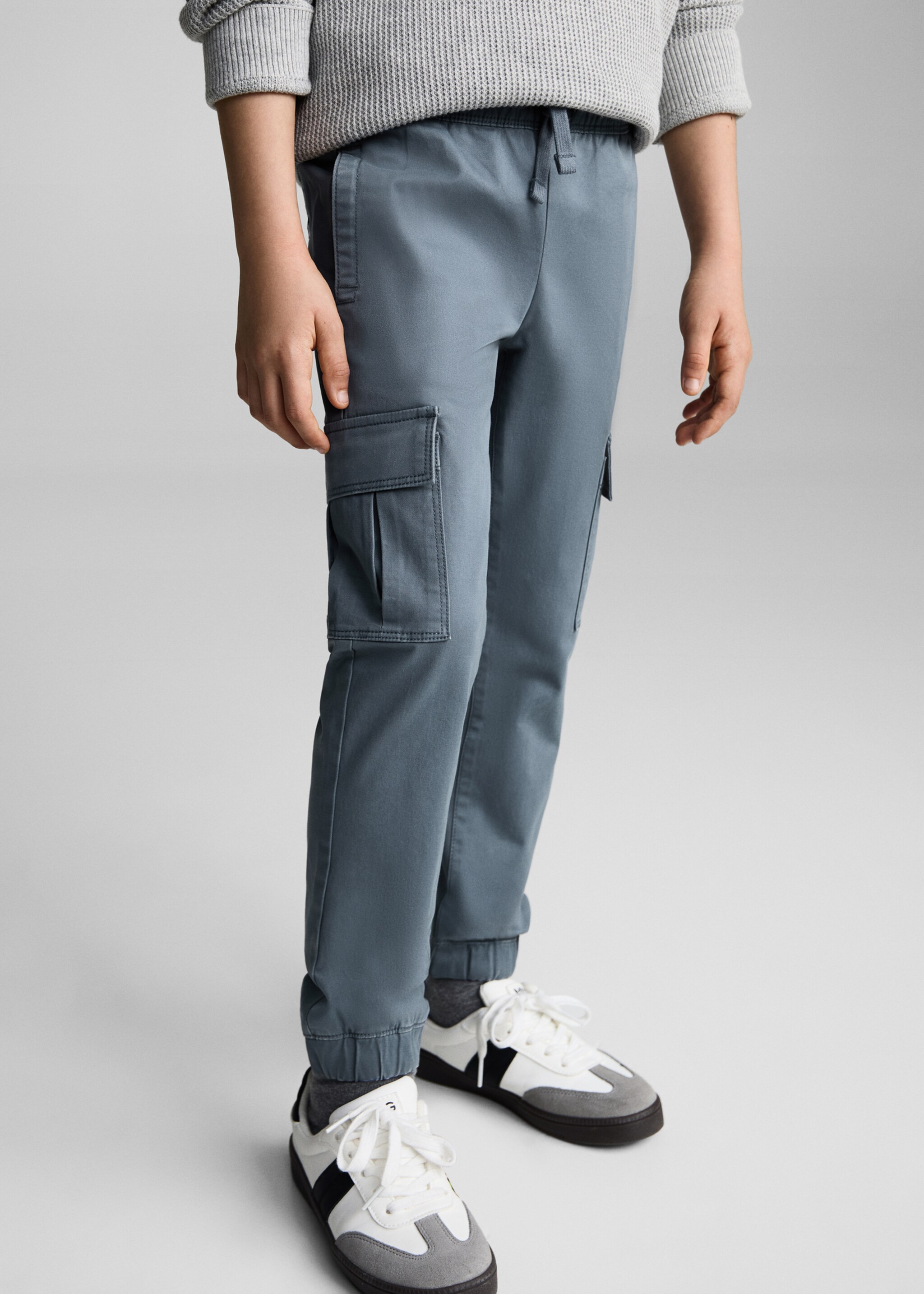 Cotton cargo trousers - Details of the article 6, China Blue. Ref: 87084781-00.