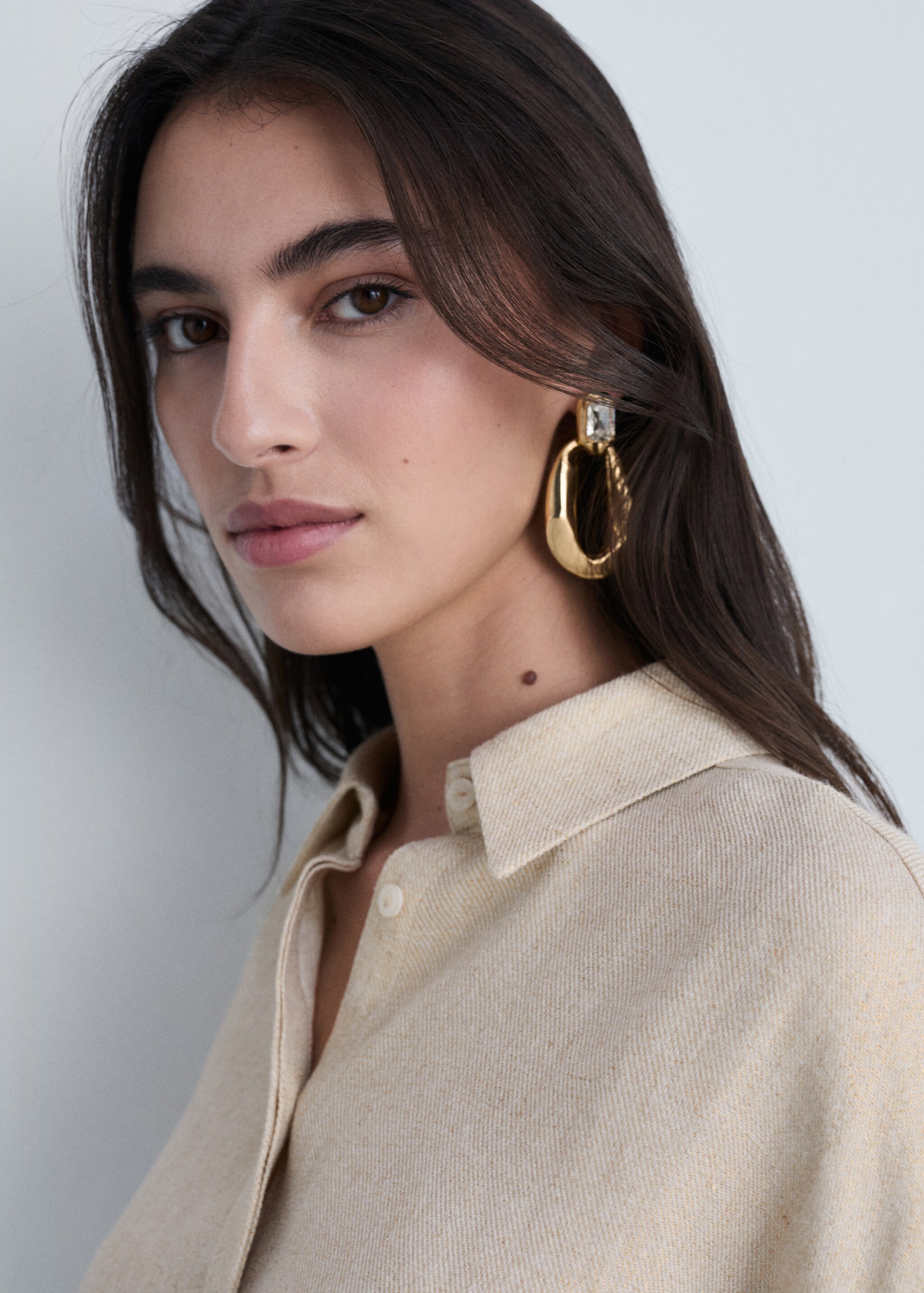 Regular linen-blend shirt - Details of the article 1, Gold. Ref: 87084783-00.