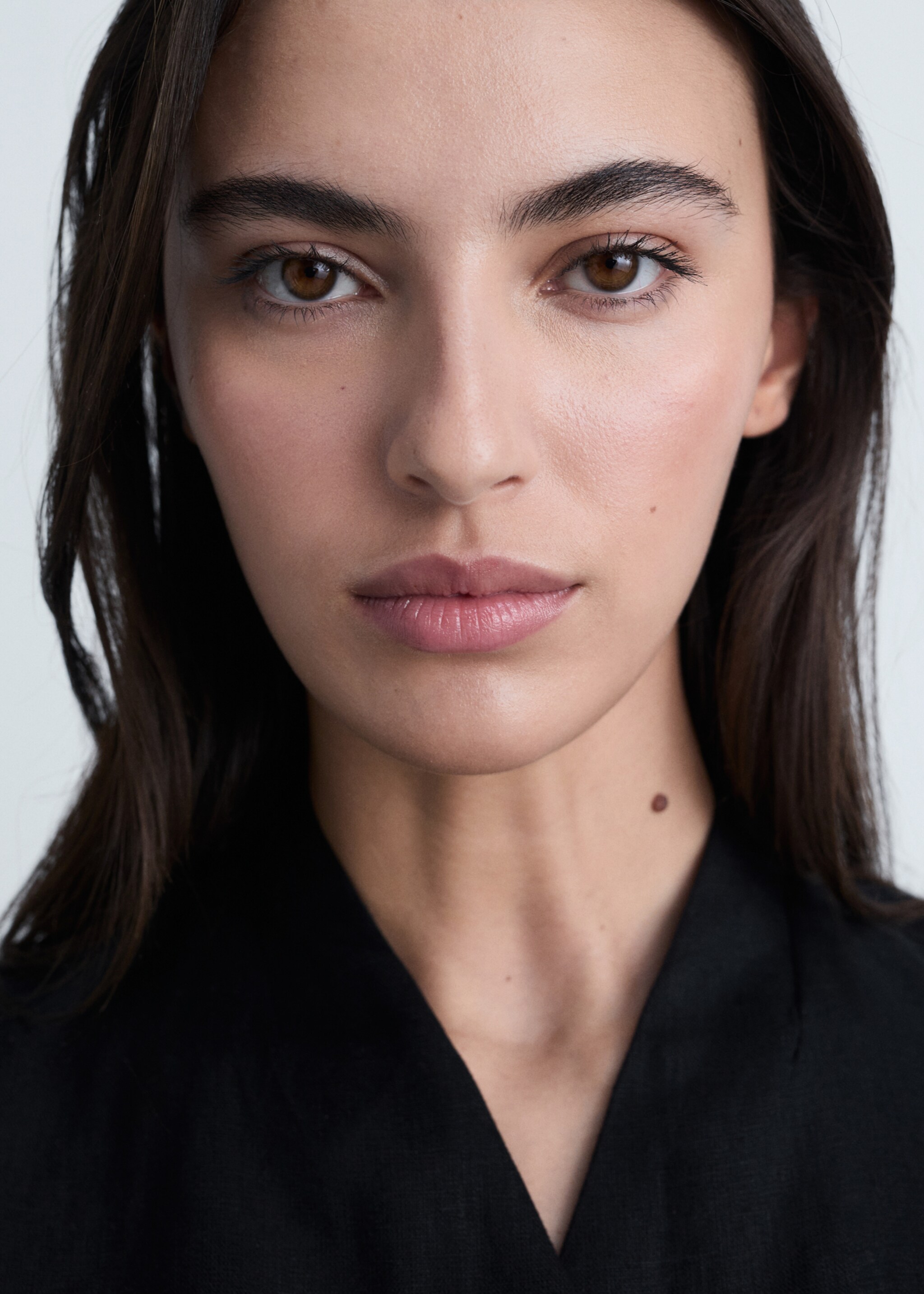 Linen waistcoat with belt - Details of the article 1, Black. Ref: 87084785-00.