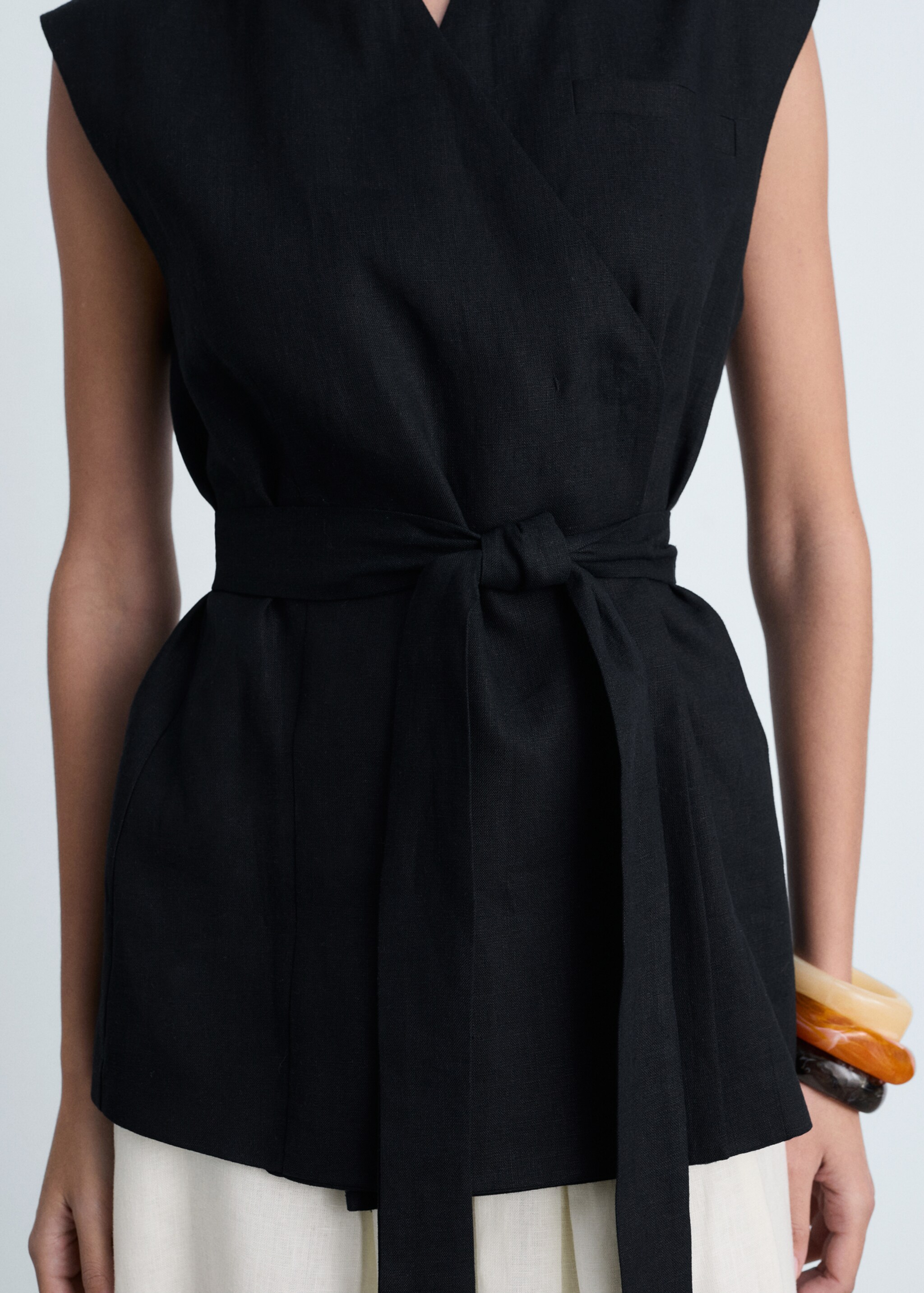 Linen waistcoat with belt - Details of the article 6, Black. Ref: 87084785-00.