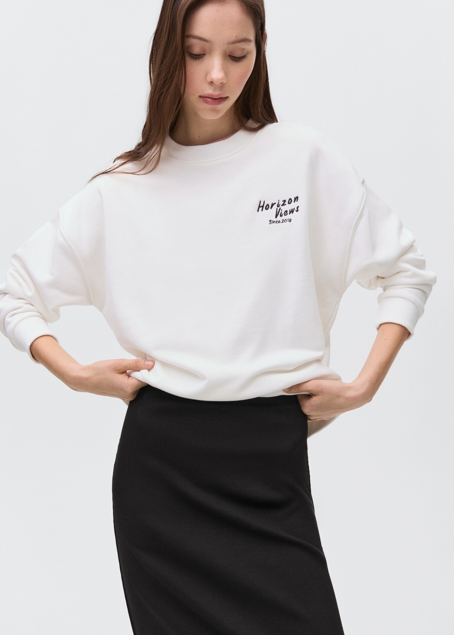 Falda larga abertura lateral - Plano medio