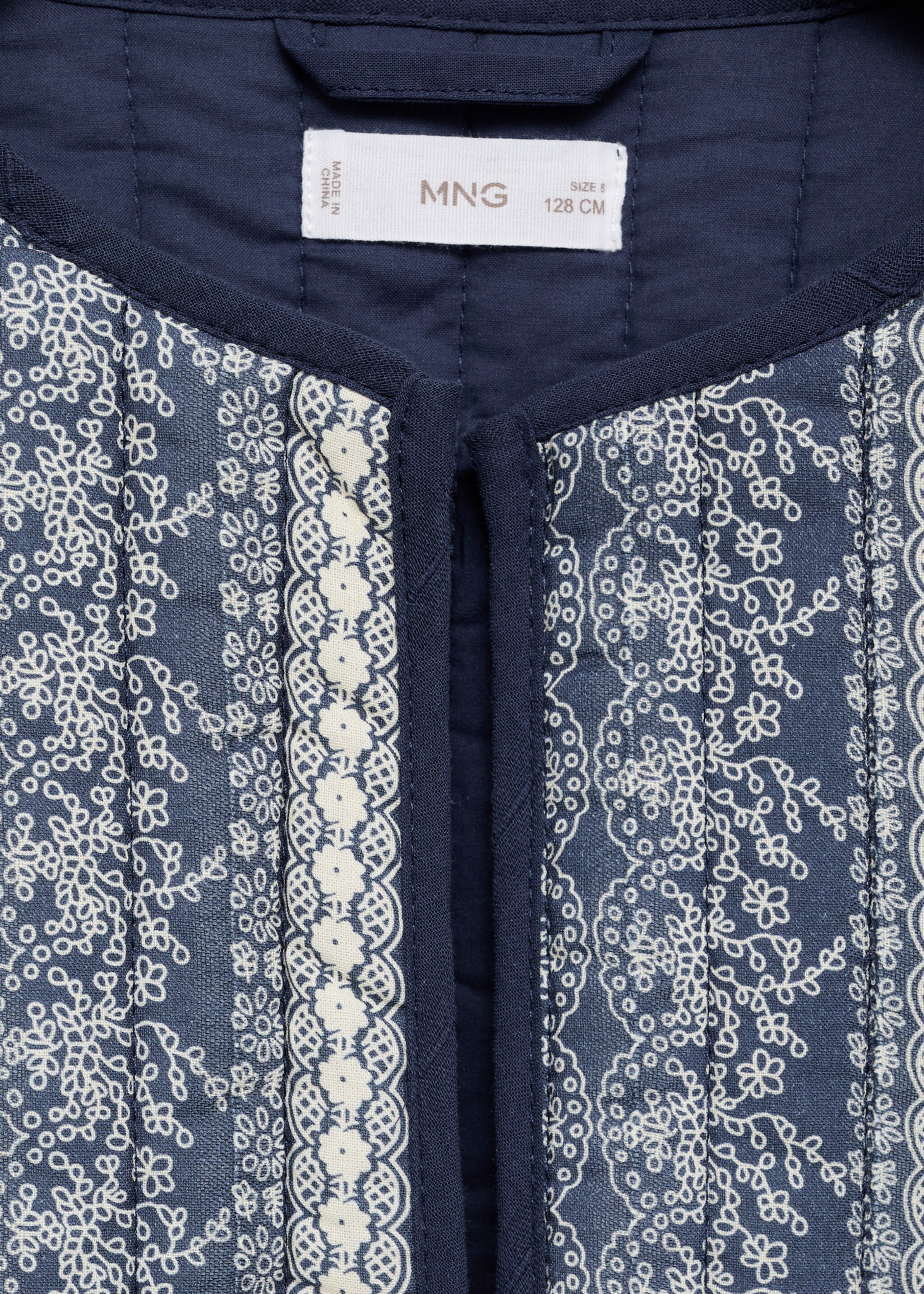 Jaqueta embuatada estampada - Detall de l'article 8, Blau marí fosc. Ref: 87084790-00.