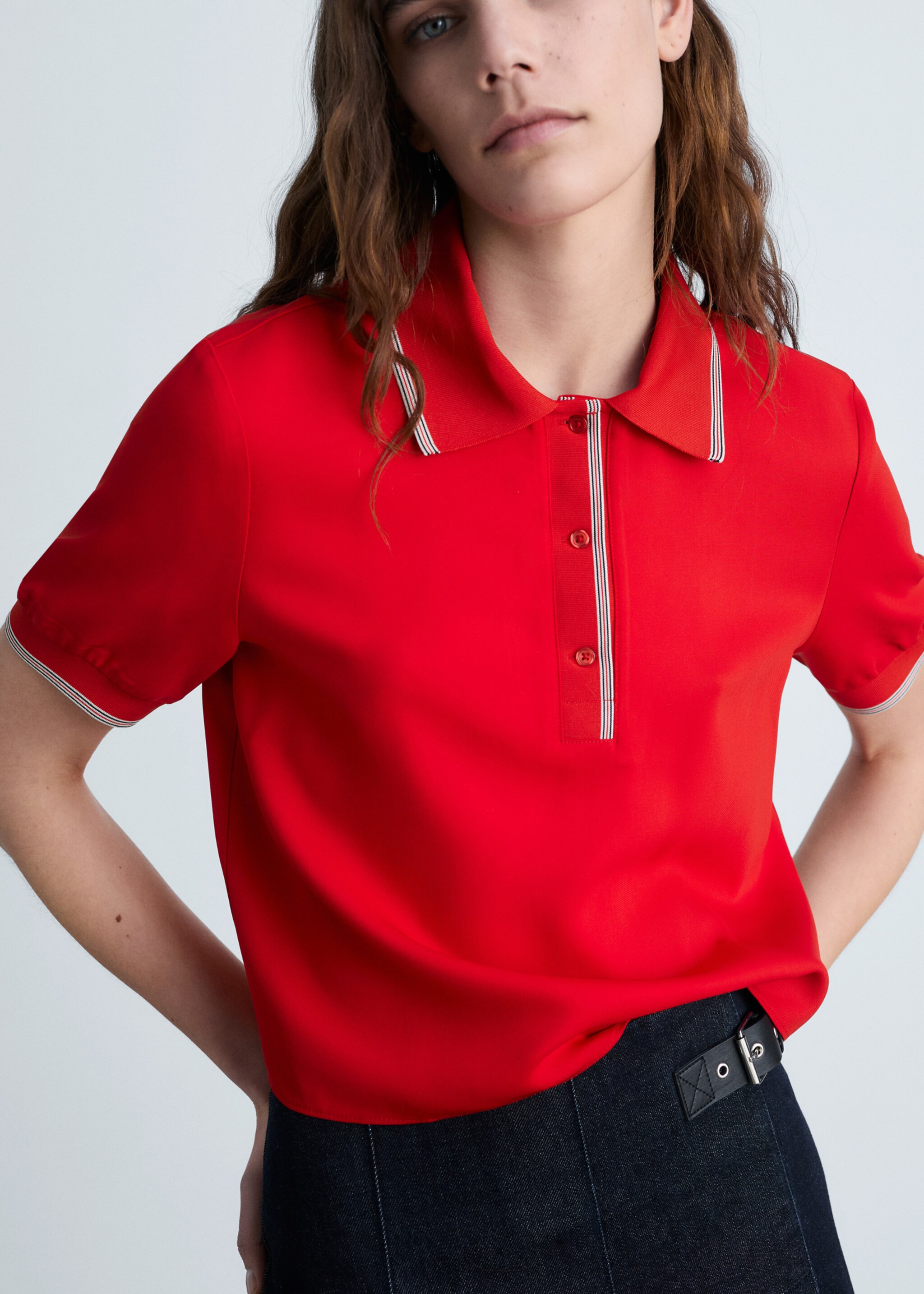 Cropped polo shirt with contrasting trim - Medium plane, Red. Ref: 87084799-00.