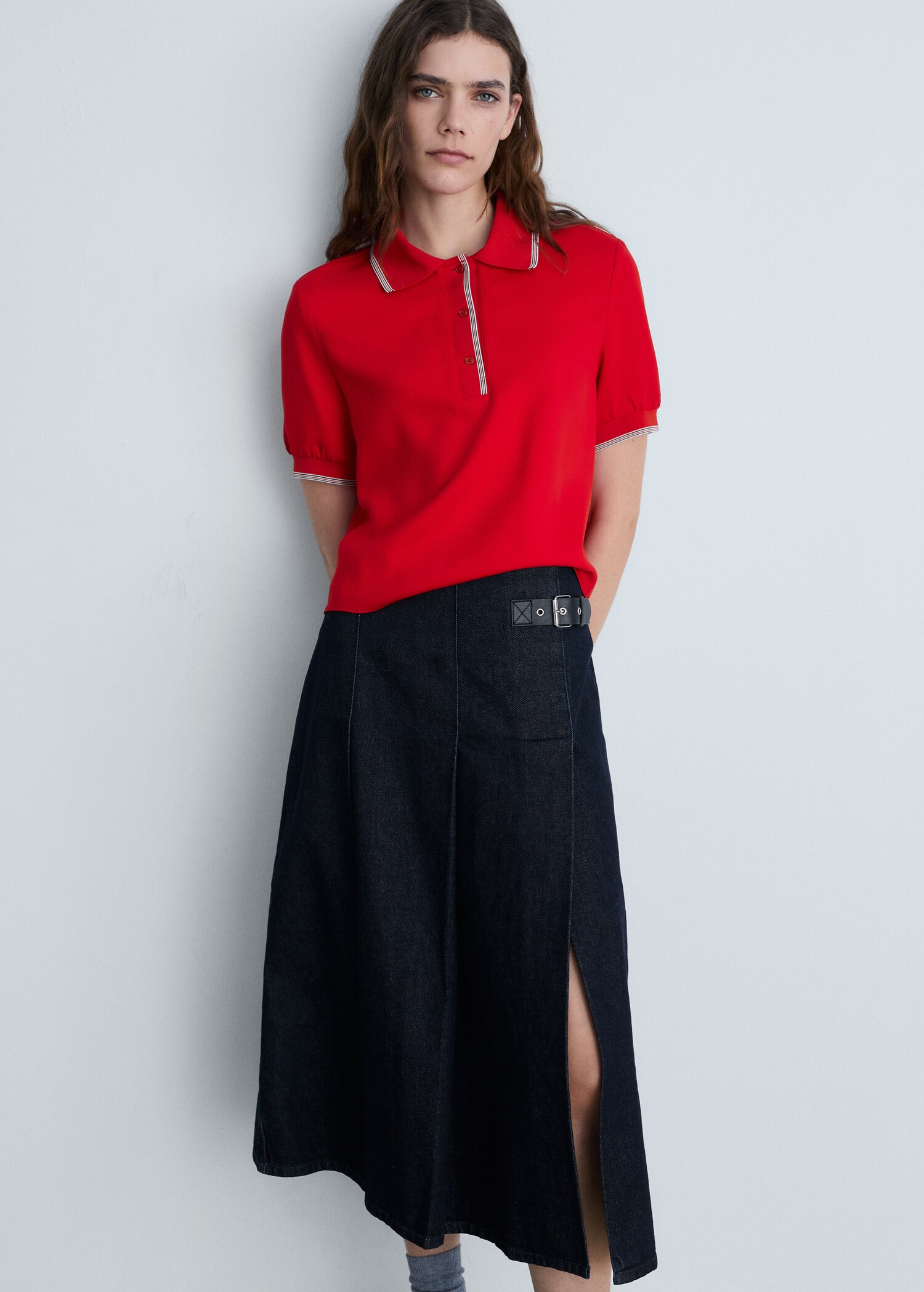 Cropped polo shirt with contrasting trim - Details of the article 2