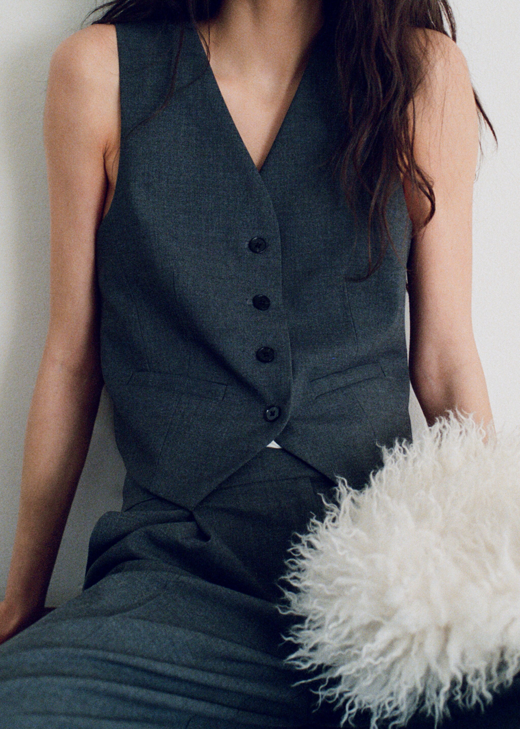 Anzugweste mit verstellbarem Gürtel - Detail des Artikels 6, Grau. Ref: 87084801-00.